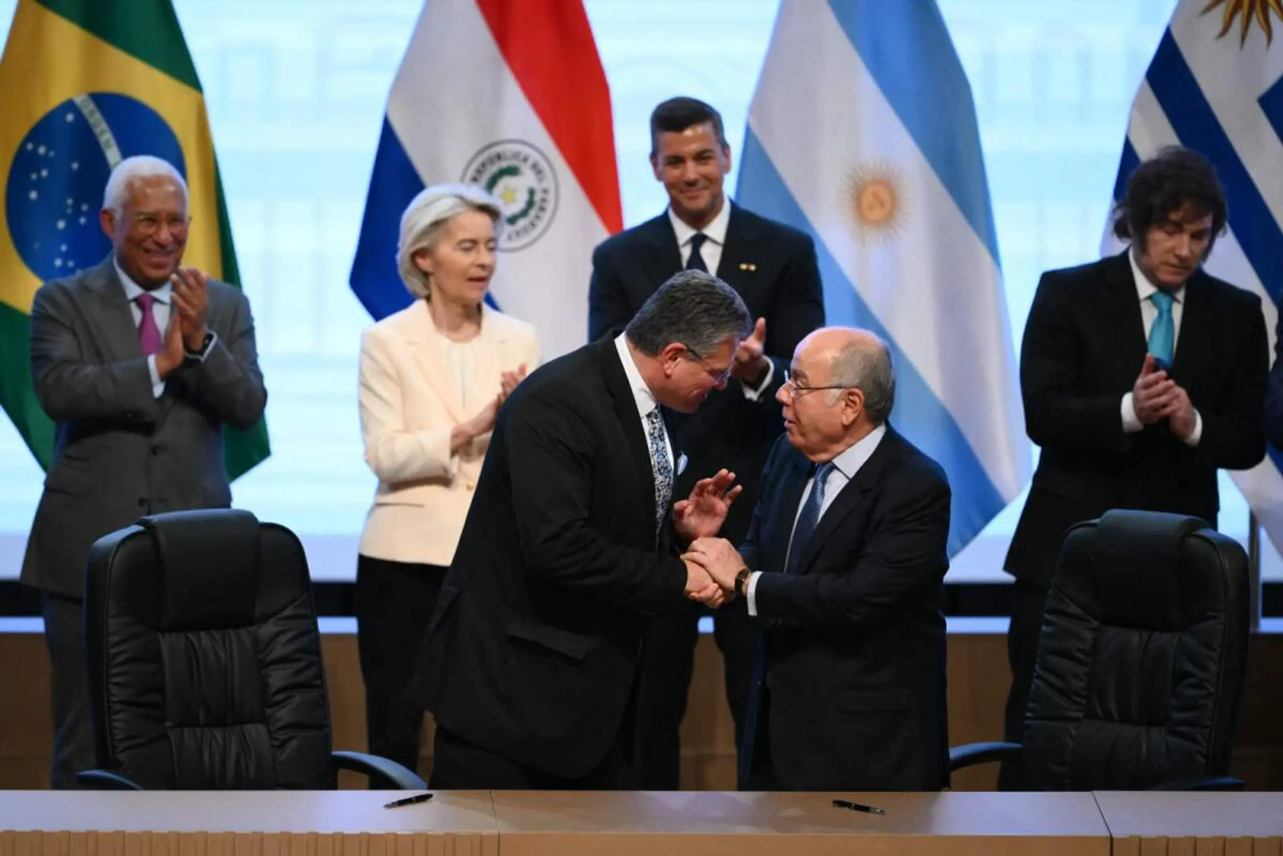 Feierliche Unterzeichnung des Handelspakts in Asuncion, Paraguay