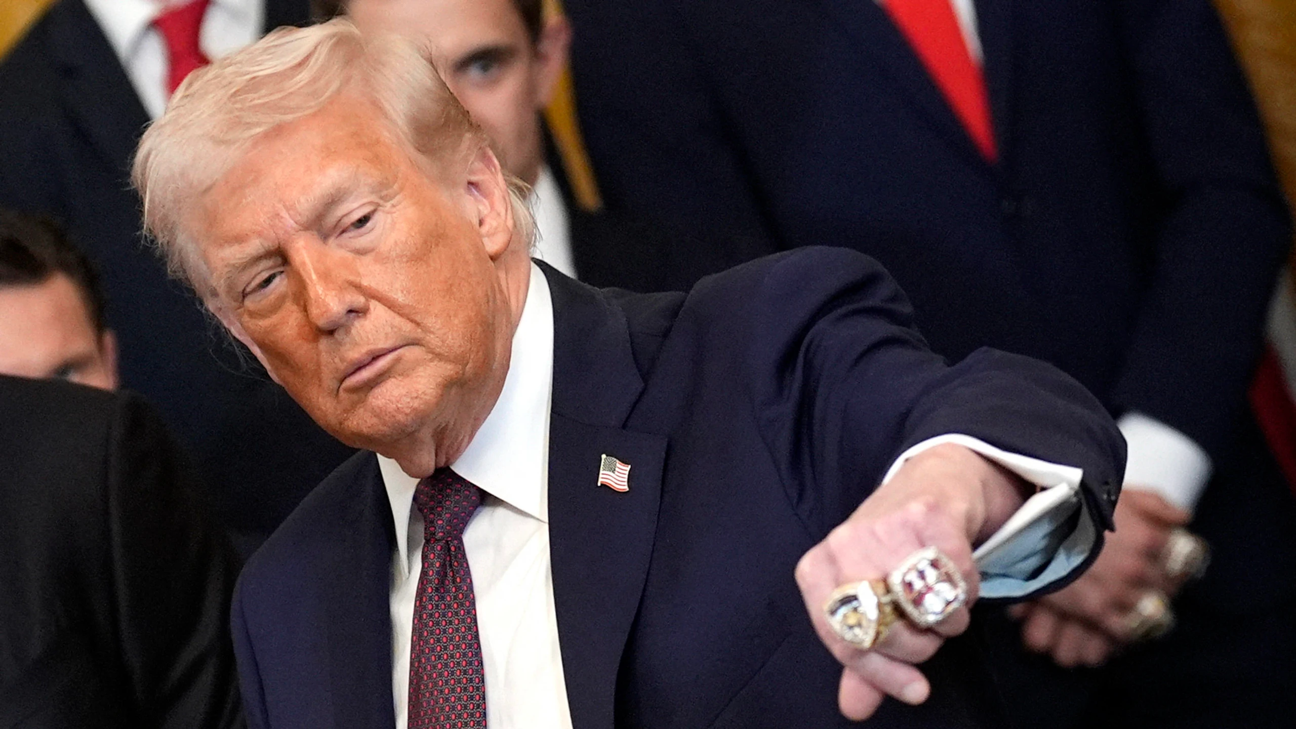 Ein Jahr Trump im Amt: Zwischen Machtpolitik, Midterms und wachsendem Widerstand