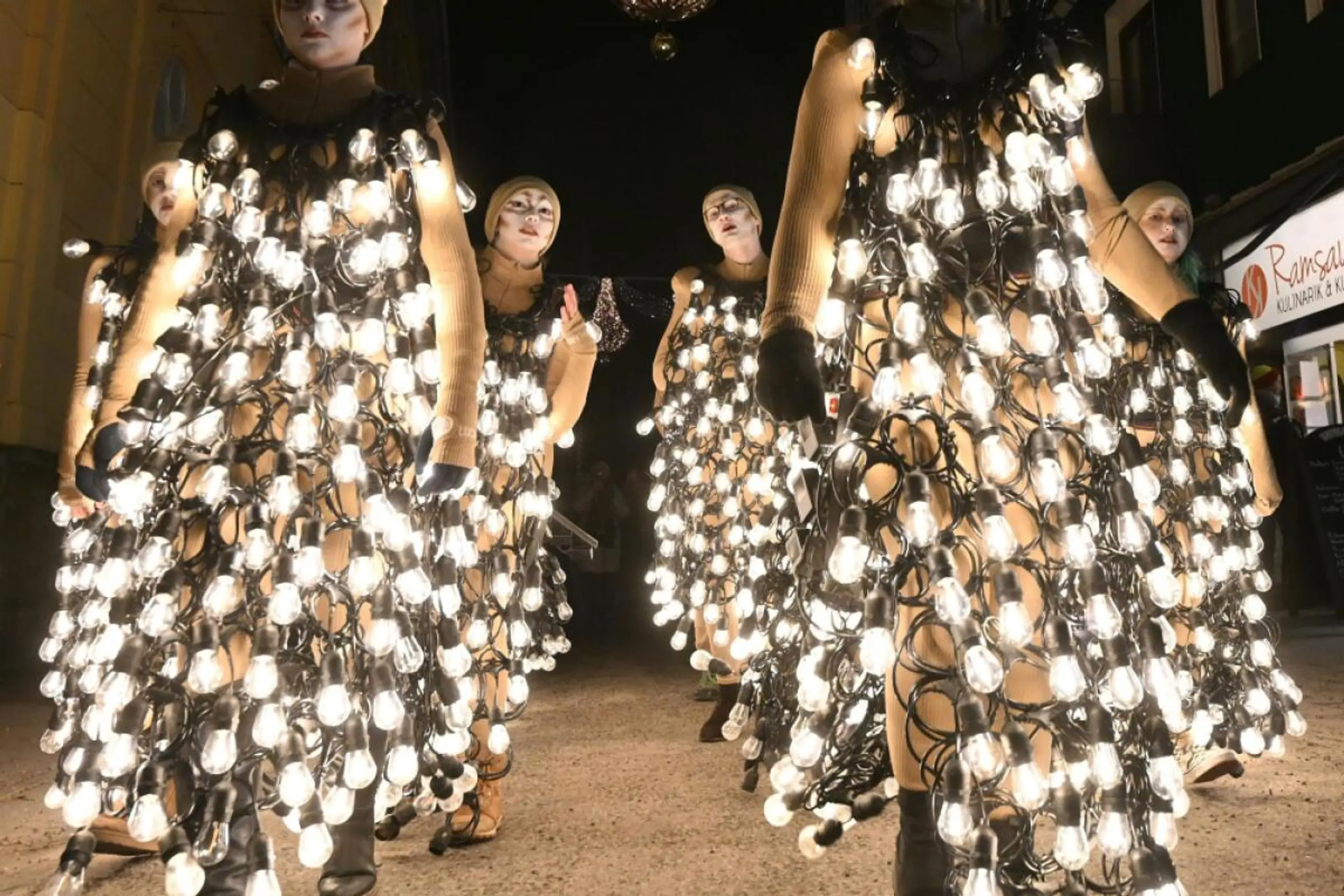 Lichtmenschen eröffneten das Kulturhauptstadtjahr 2024 in Bad Ischl