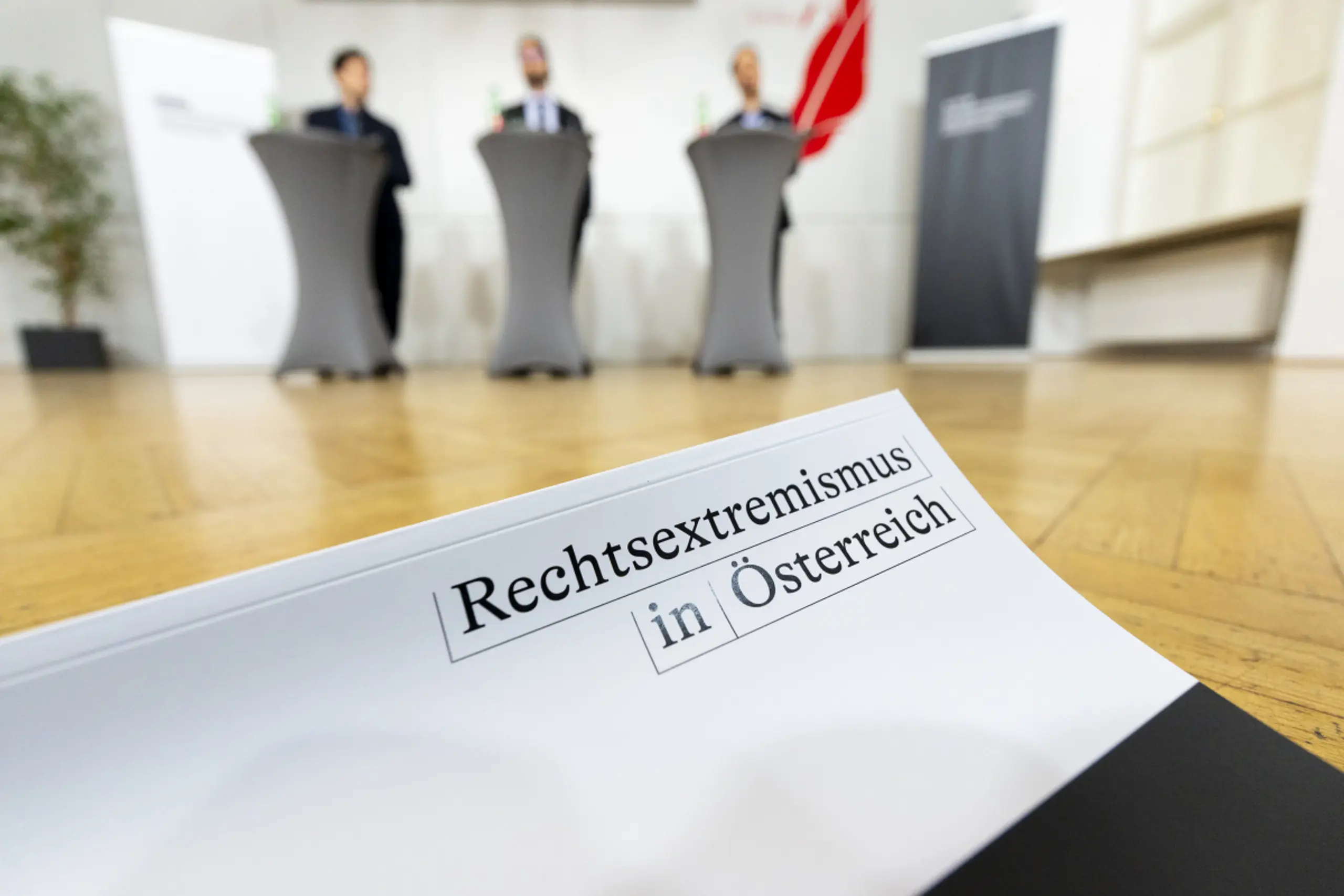 Der Rechtsextremismus warnt vor gewaltbereiter Szene