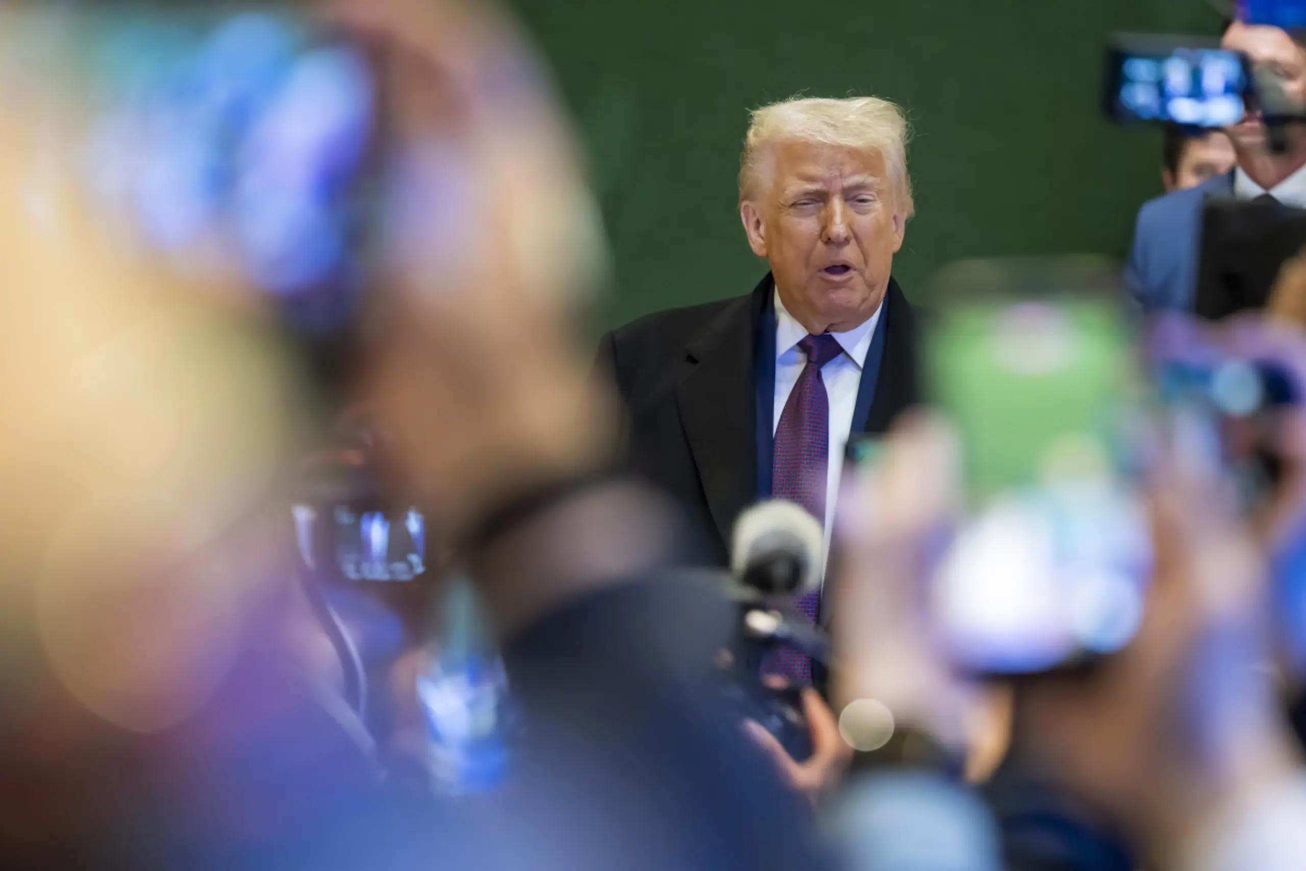 Laut Trump ist eine mächtige Flotte unterwegs in Richtung Iran