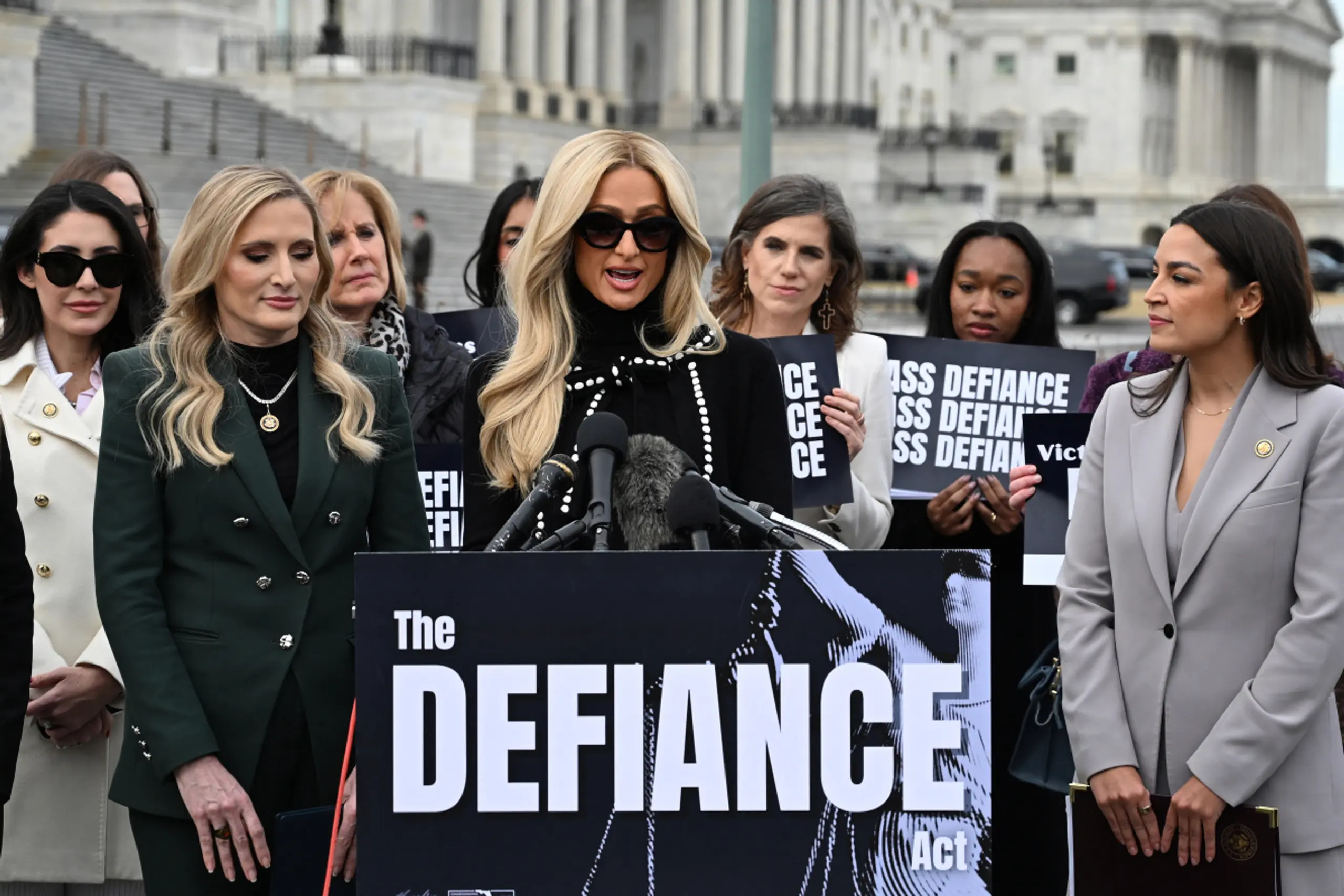 Paris Hilton macht sich für den Defiance Act stark