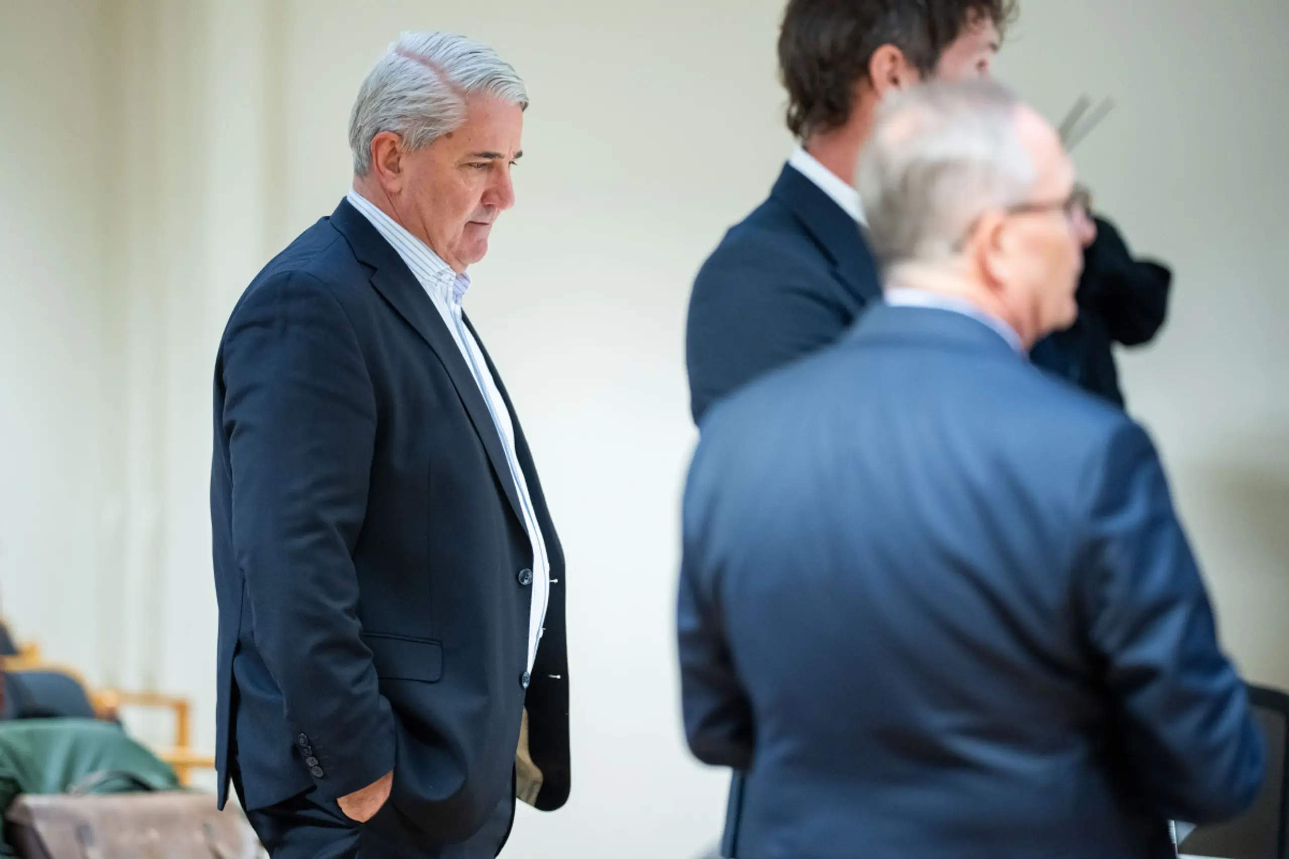 Unter anderem sitzt SPÖ-Bezirksvorsteher Nevrivy auf der Anklagebank