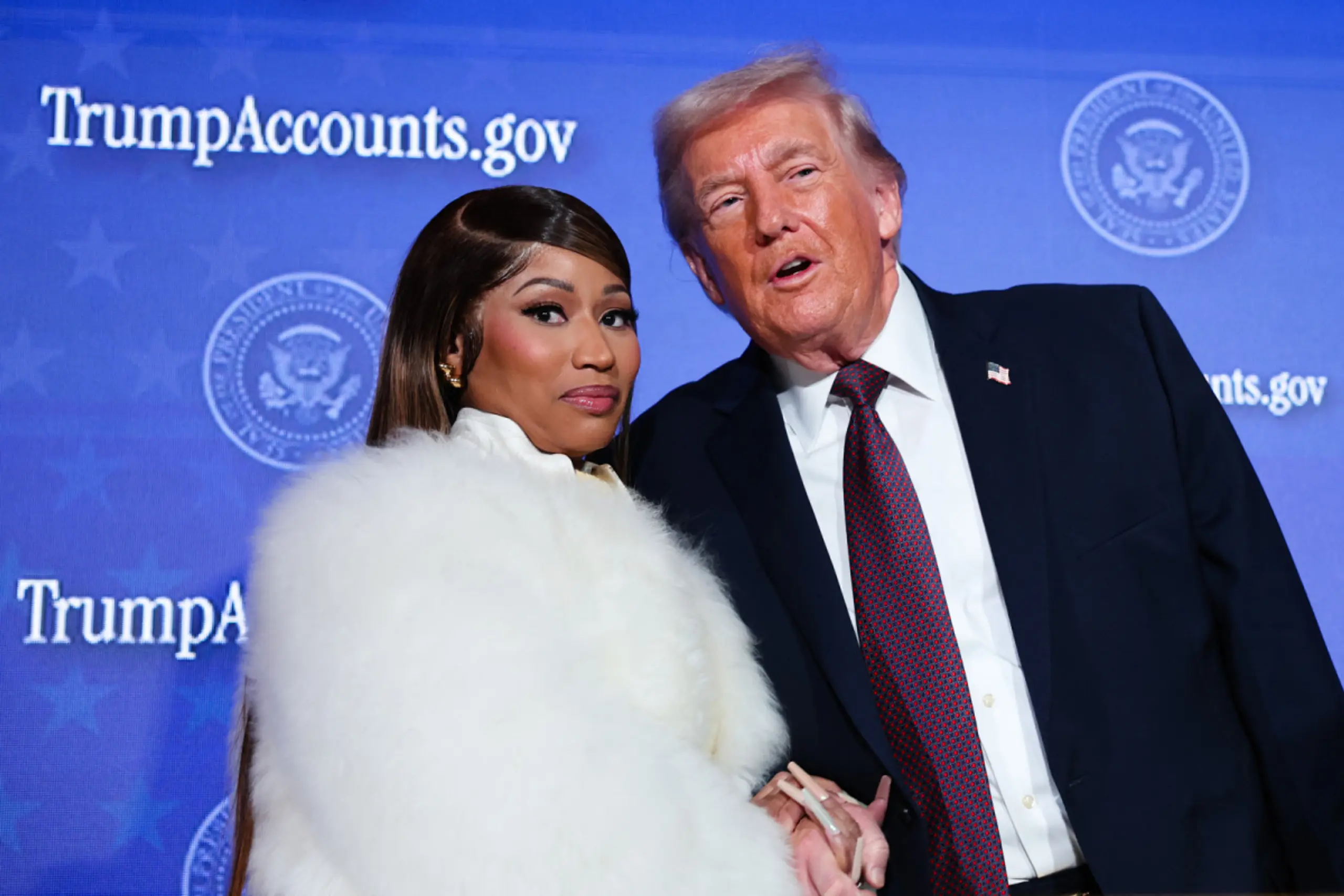 Nicki Minaj Hand in Hand mit Donal Trump in Washington
