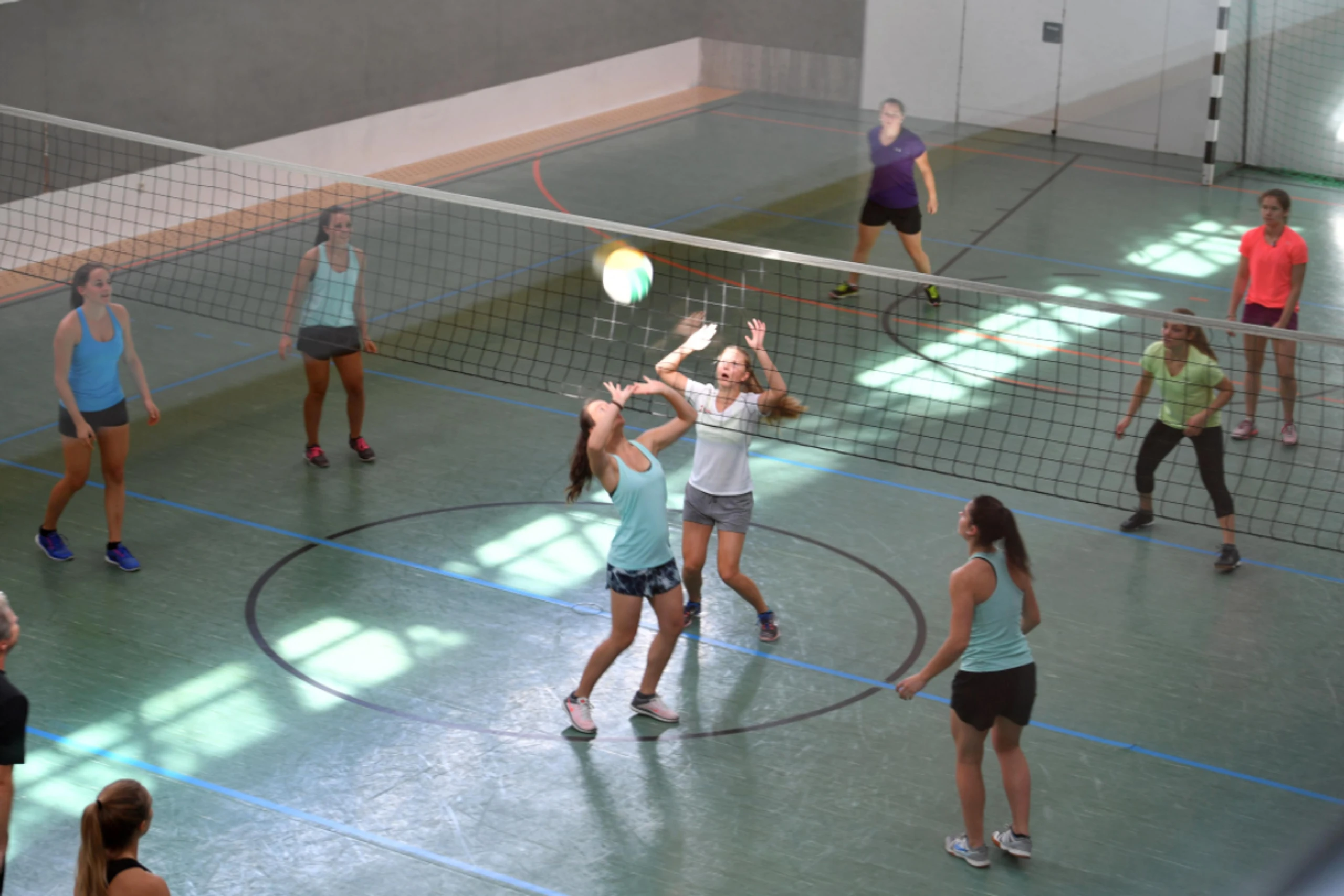 Volleyball im Sportunterricht