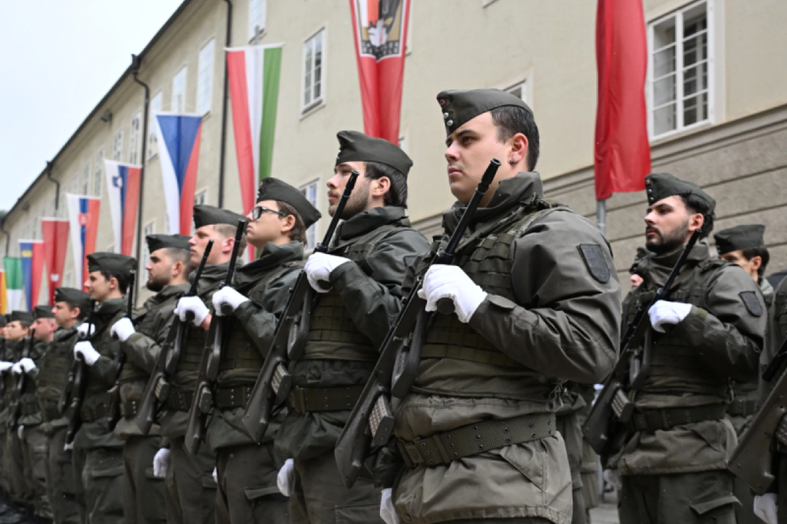 Stocker will Volksbefragung zur Wehrpflicht