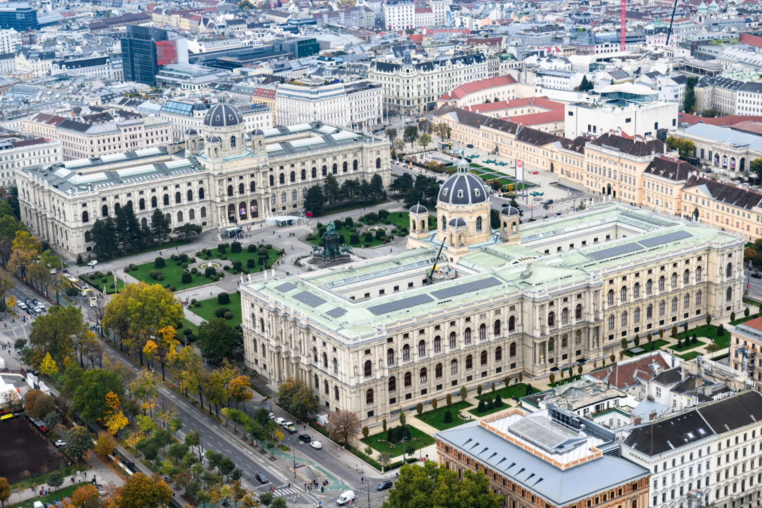 Vogelperspektive auf Bundesmuseen im Höhenflug: KHM und NHM