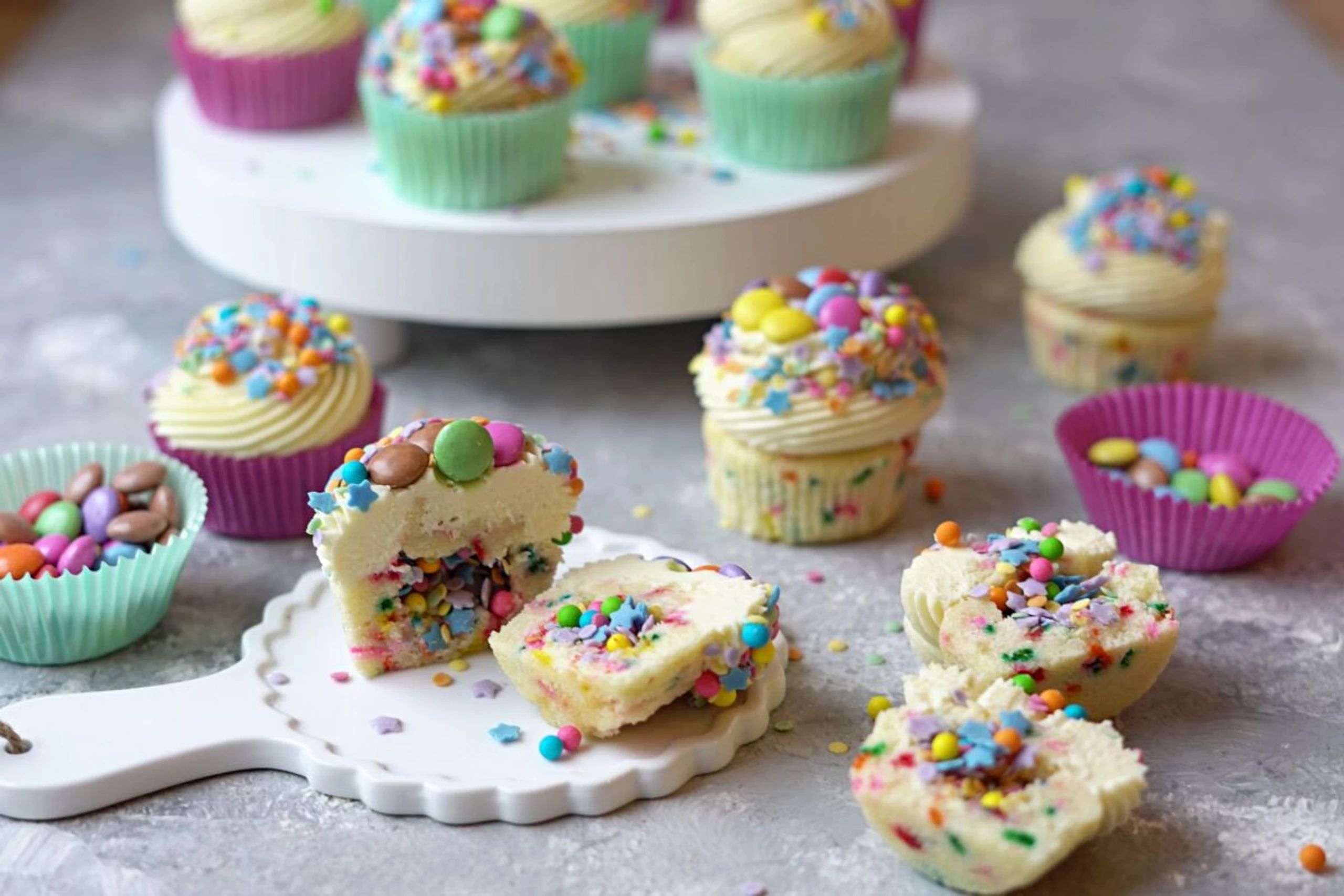 Mit bunten Cupcakes durch den Fasching