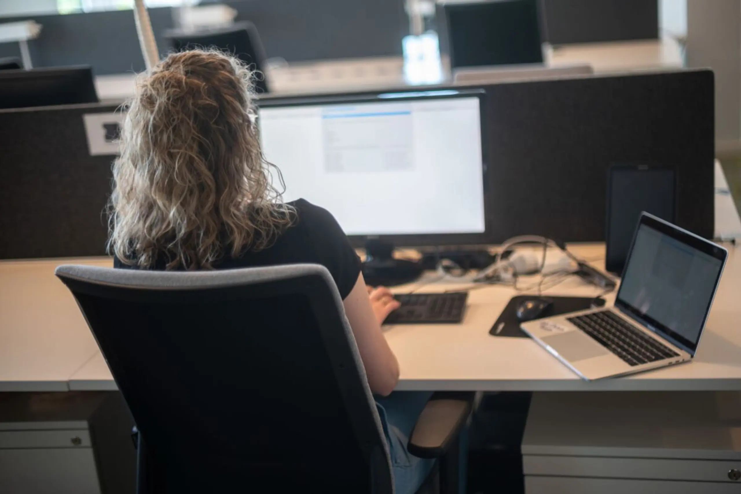 ++ ARCHIVBILD ++ Wer nicht aufrecht sitzt, kann nicht weiter arbeiten