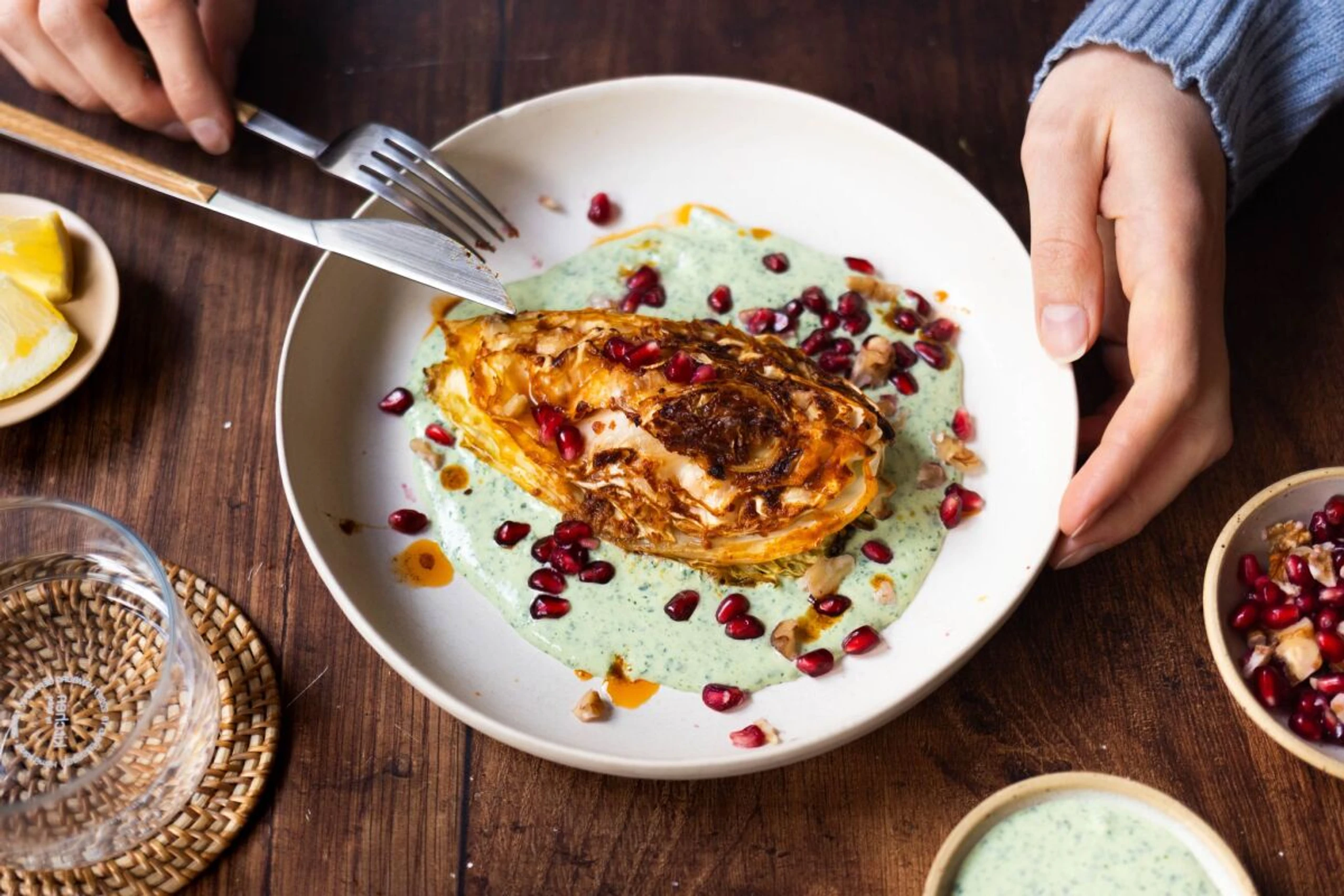 Das Kraut wird vor dem Backen kurz in der Pfanne angebraten