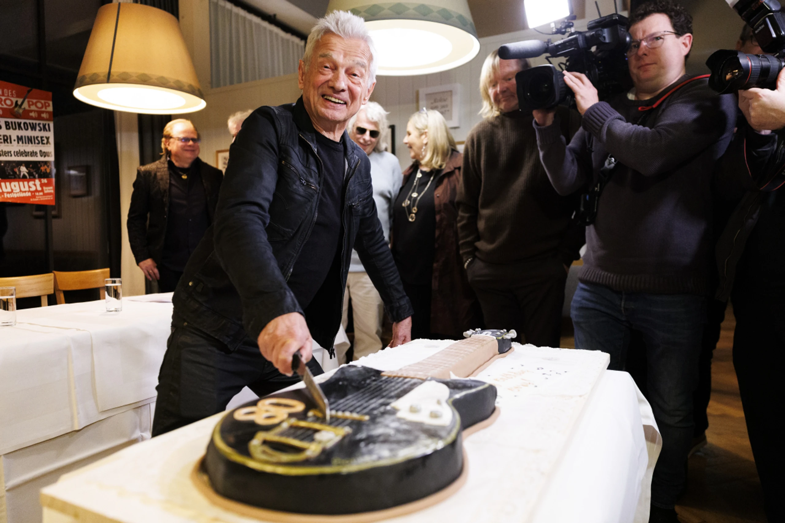 Eine Torte für Bukowski zum 80. Geburtstag