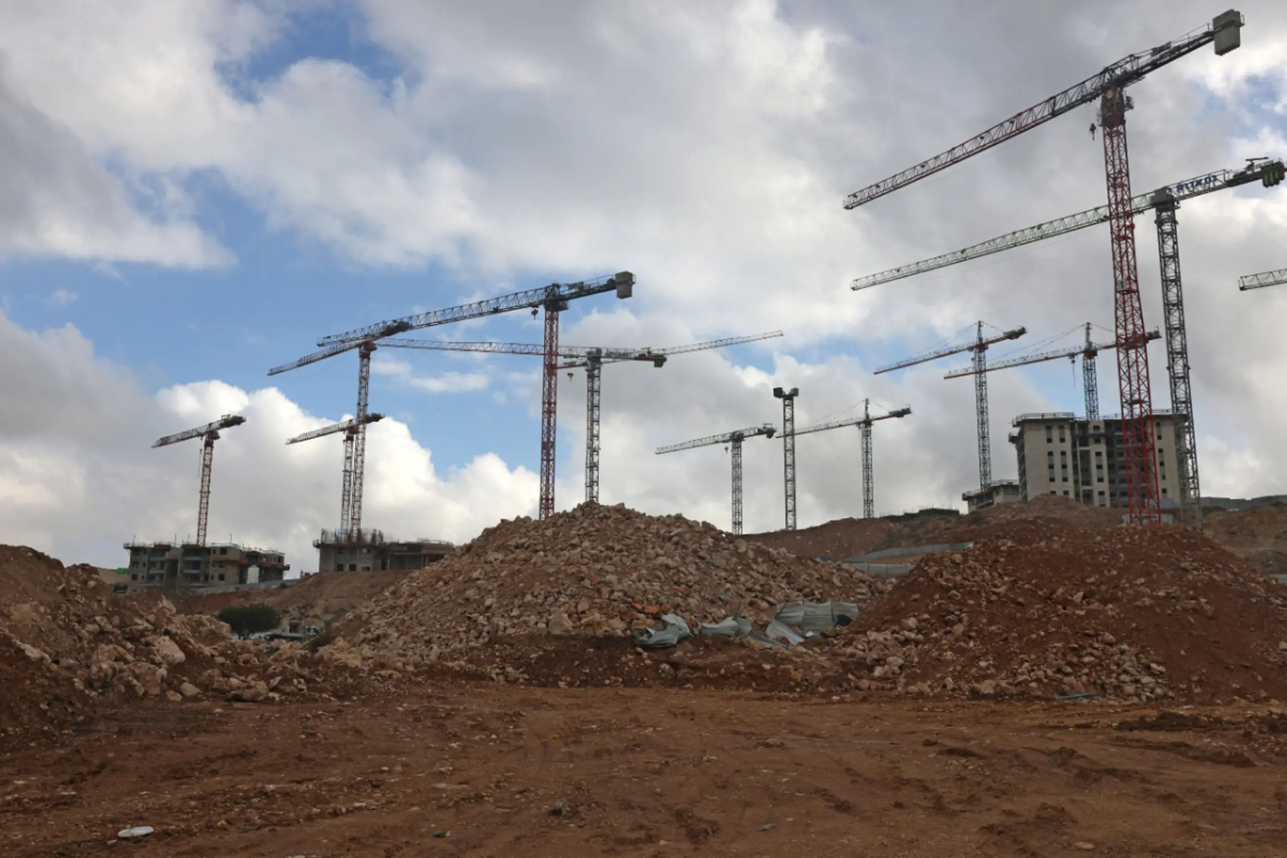 Die Kräne warten schon