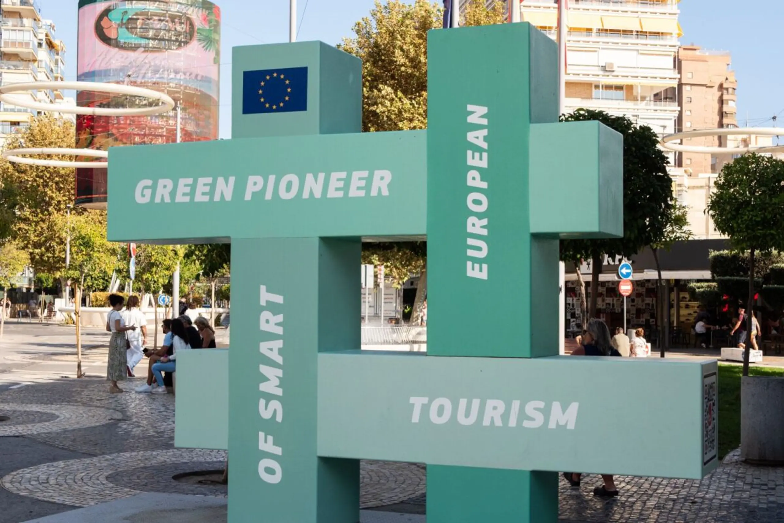 Benidorm ist einem Nachhaltigkeits-Denkmal beschmückt