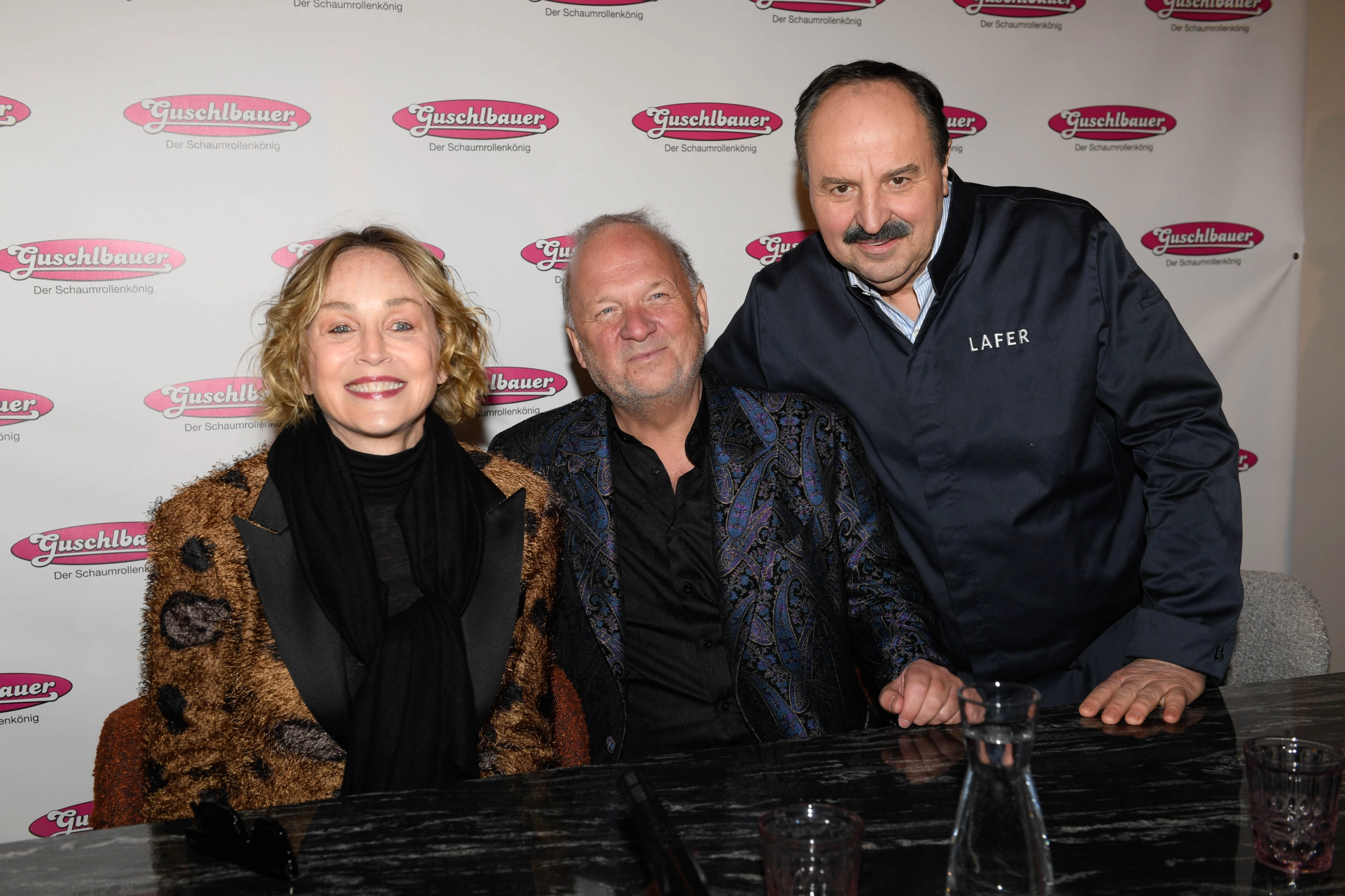 Sharon Stone zu Gast: Besuch in Guschlbauers „Süsser Welt“