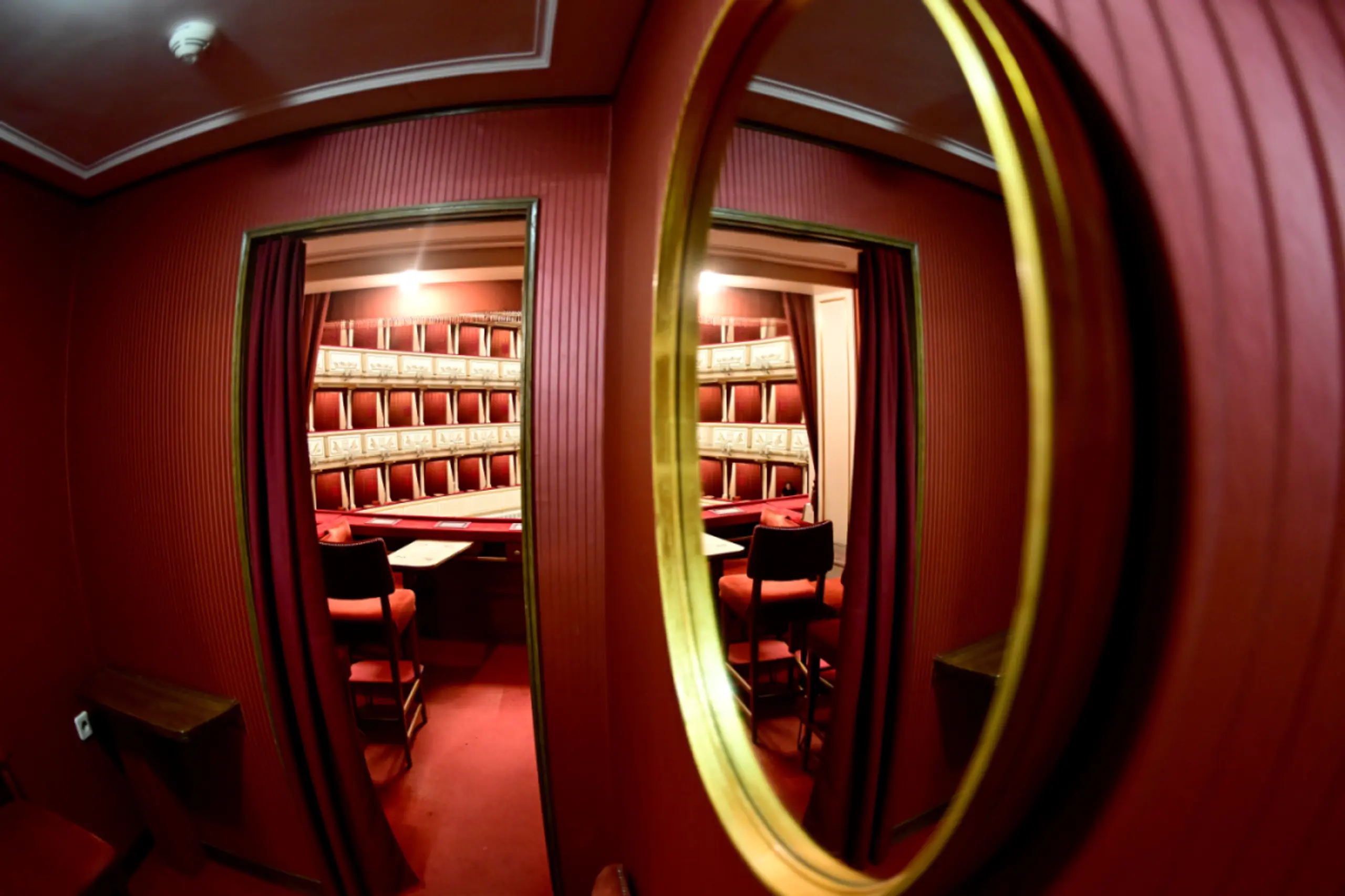 Die Oper putzt sich für den Ball heraus