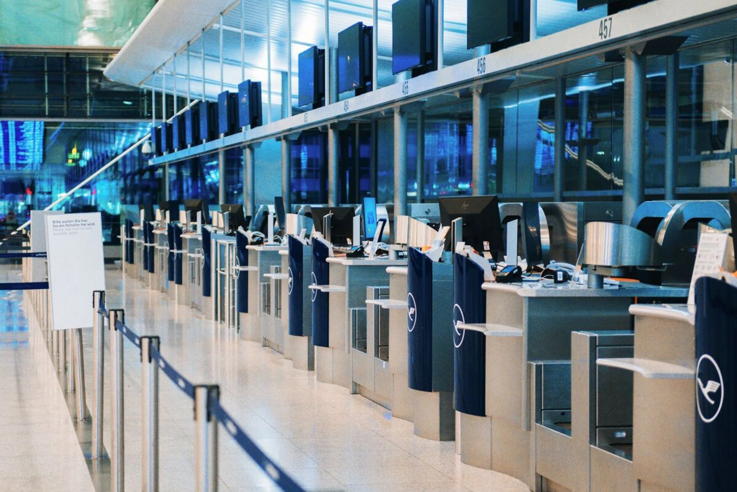 Arbeitsniederlegungen der Piloten und Flugbegleiter bis Mitternacht