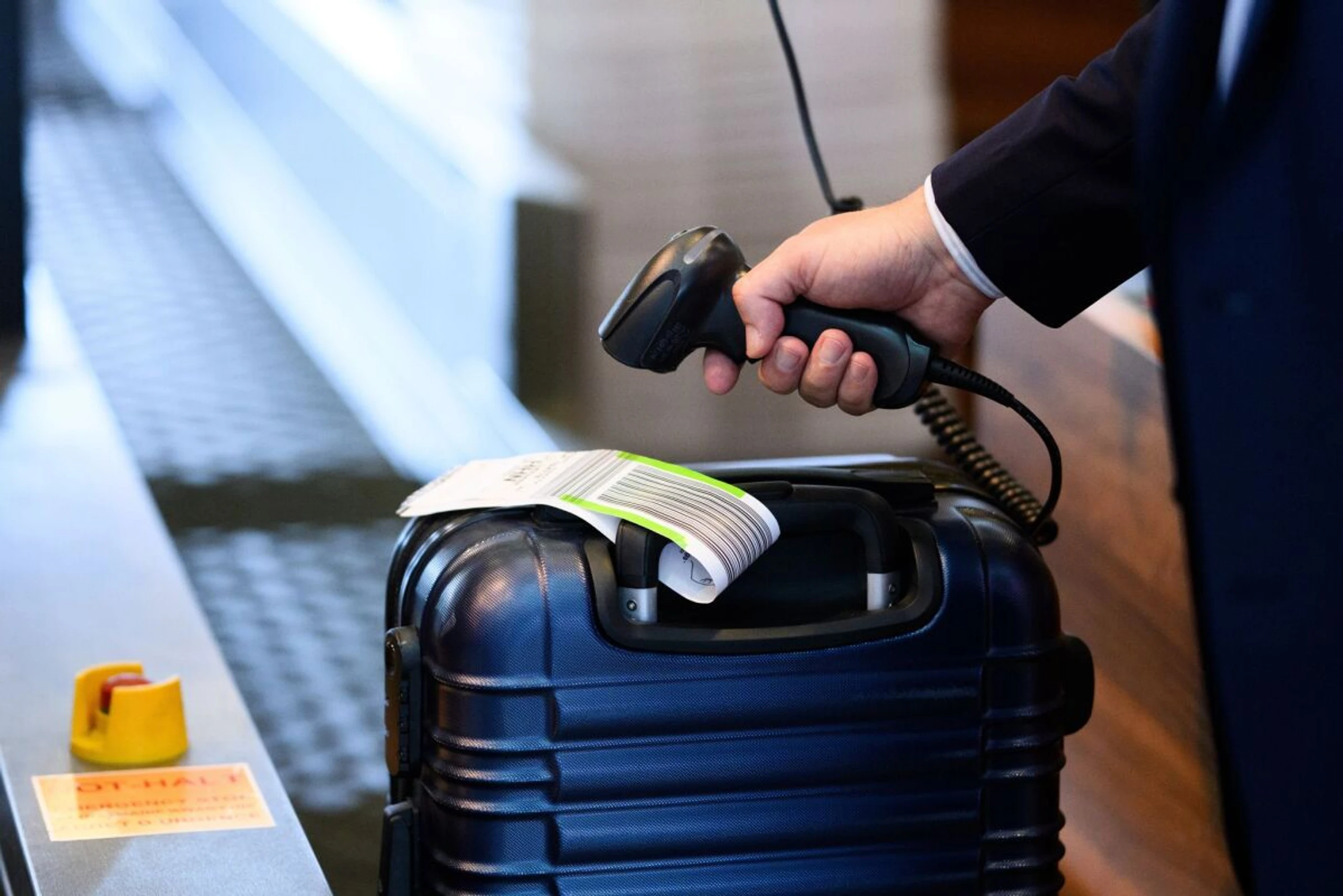 Gepäcklabels ordnen Koffer zu, können aber auch leicht abreißen