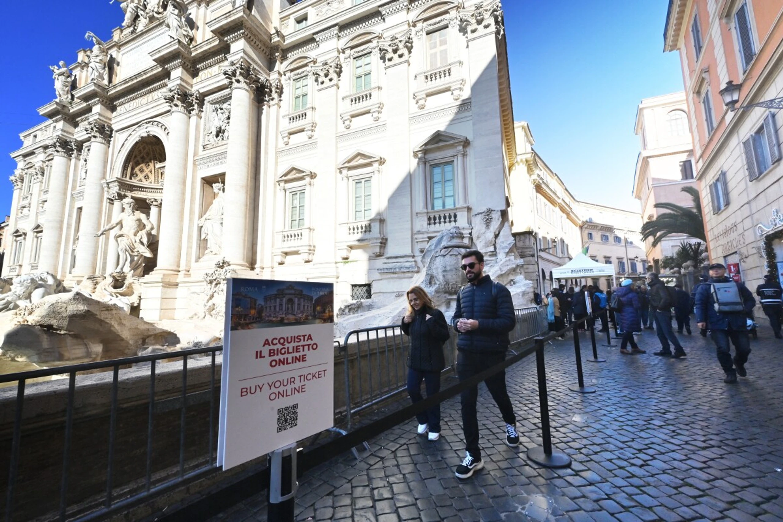 Für den Zugang zum Trevi-Brunnen in Rom sind zwei Euro fällig