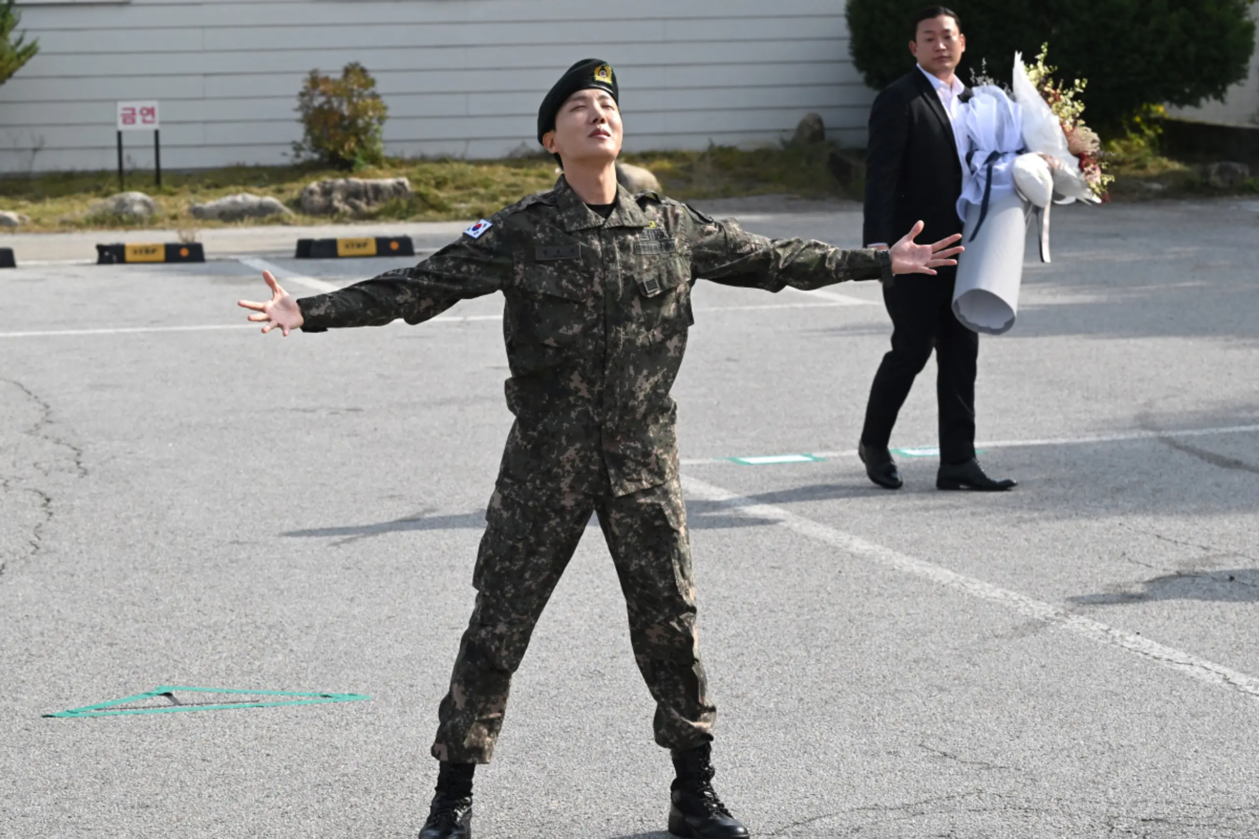 BTS-Mitglied J-Hope nach seiner Entlassung aus dem Dienst im Oktober