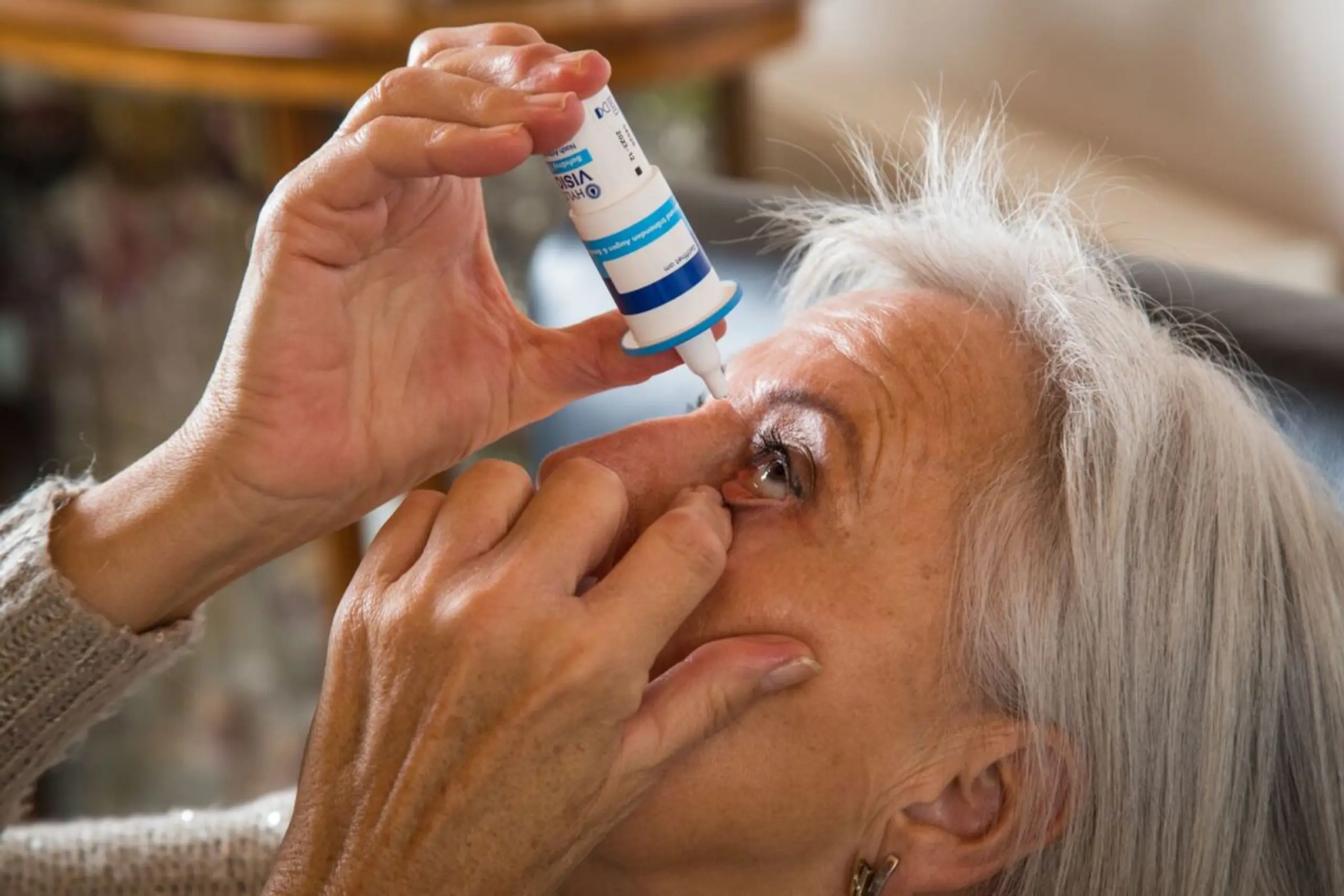 Tränenersatzmittel können bei trockenen Augen Linderung bringen