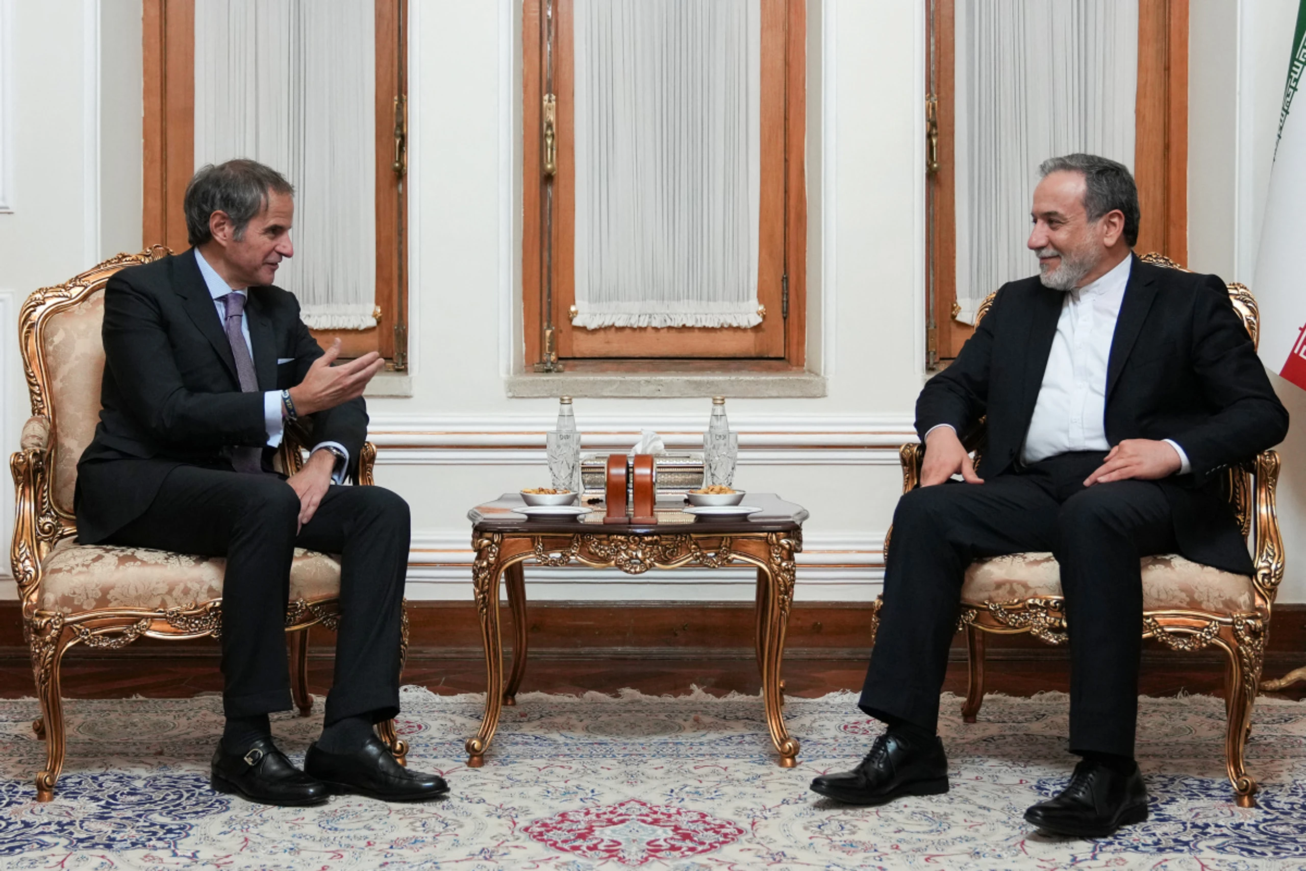 Iranischer Außenminister Araqchi trifft IAEA-Chef Grossi in Genf