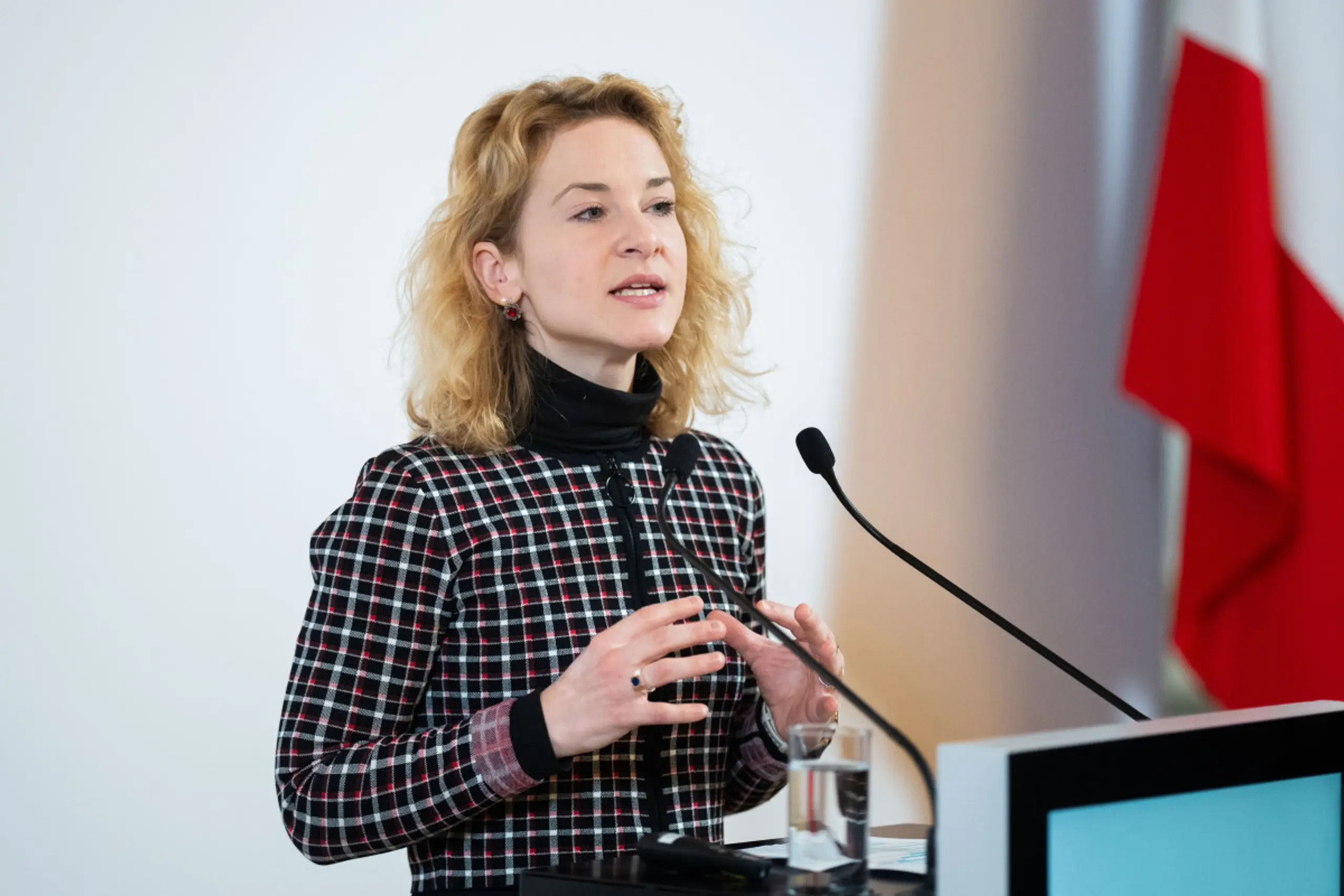 Enge Zusammenarbeit fördere Spitzenforschung, so die Wissenschaftsministerin