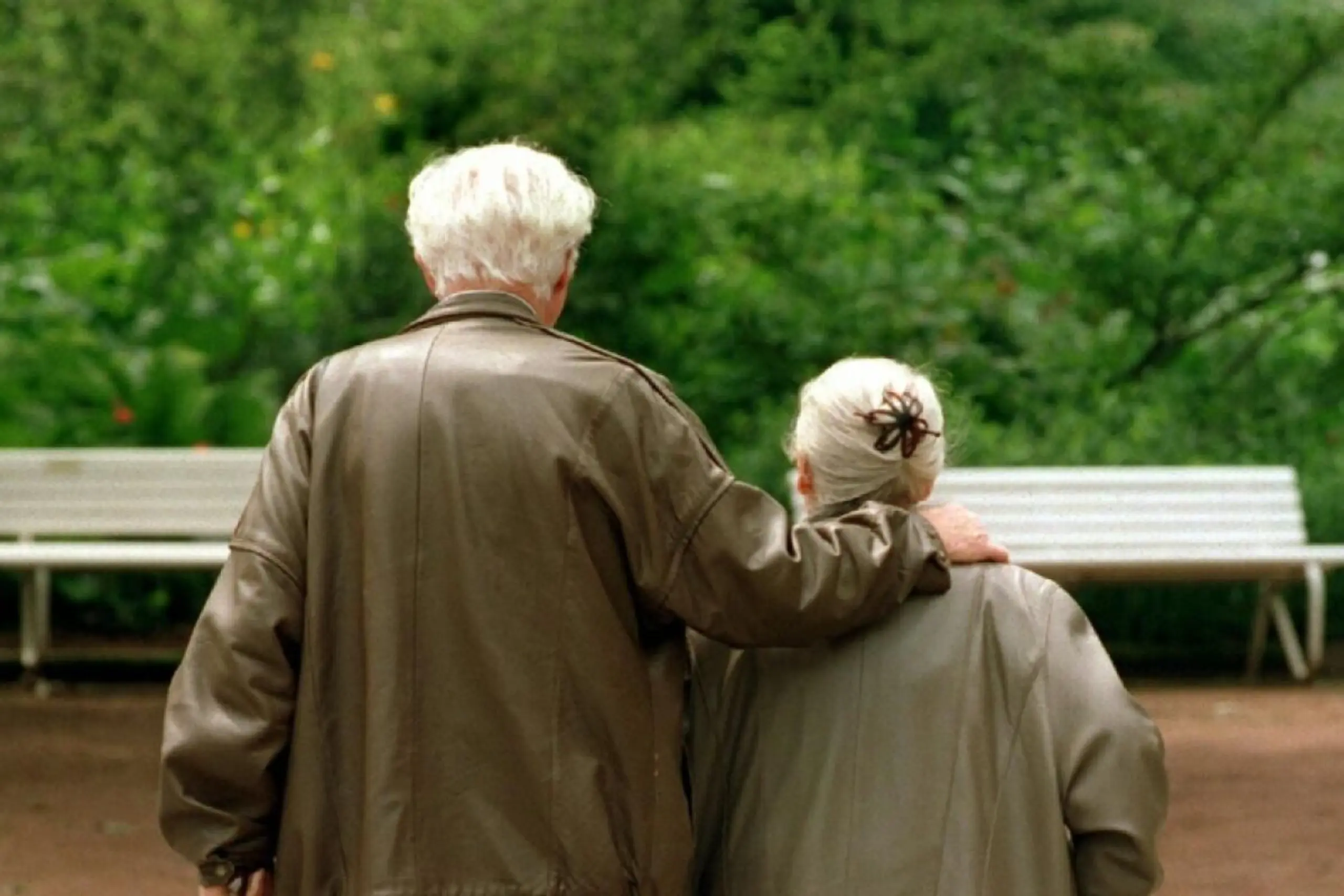 Paare, die im Alter noch zusammenziehen, verbessern ihr Wohlbefinden