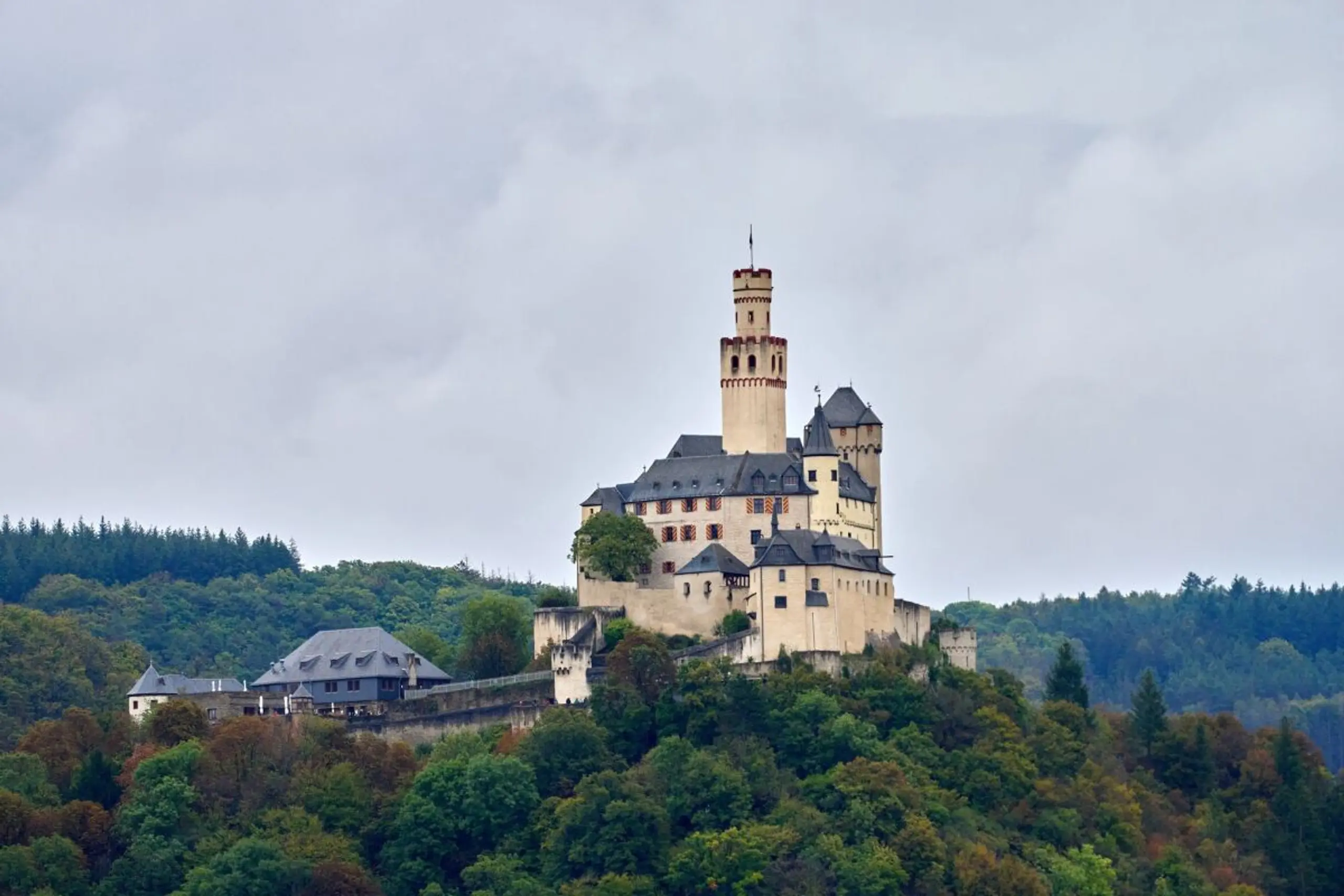 ++ ARCHIVBILD ++ Inspiration Turners aus dem 13. Jahrhundert: die monumentale Marksburg