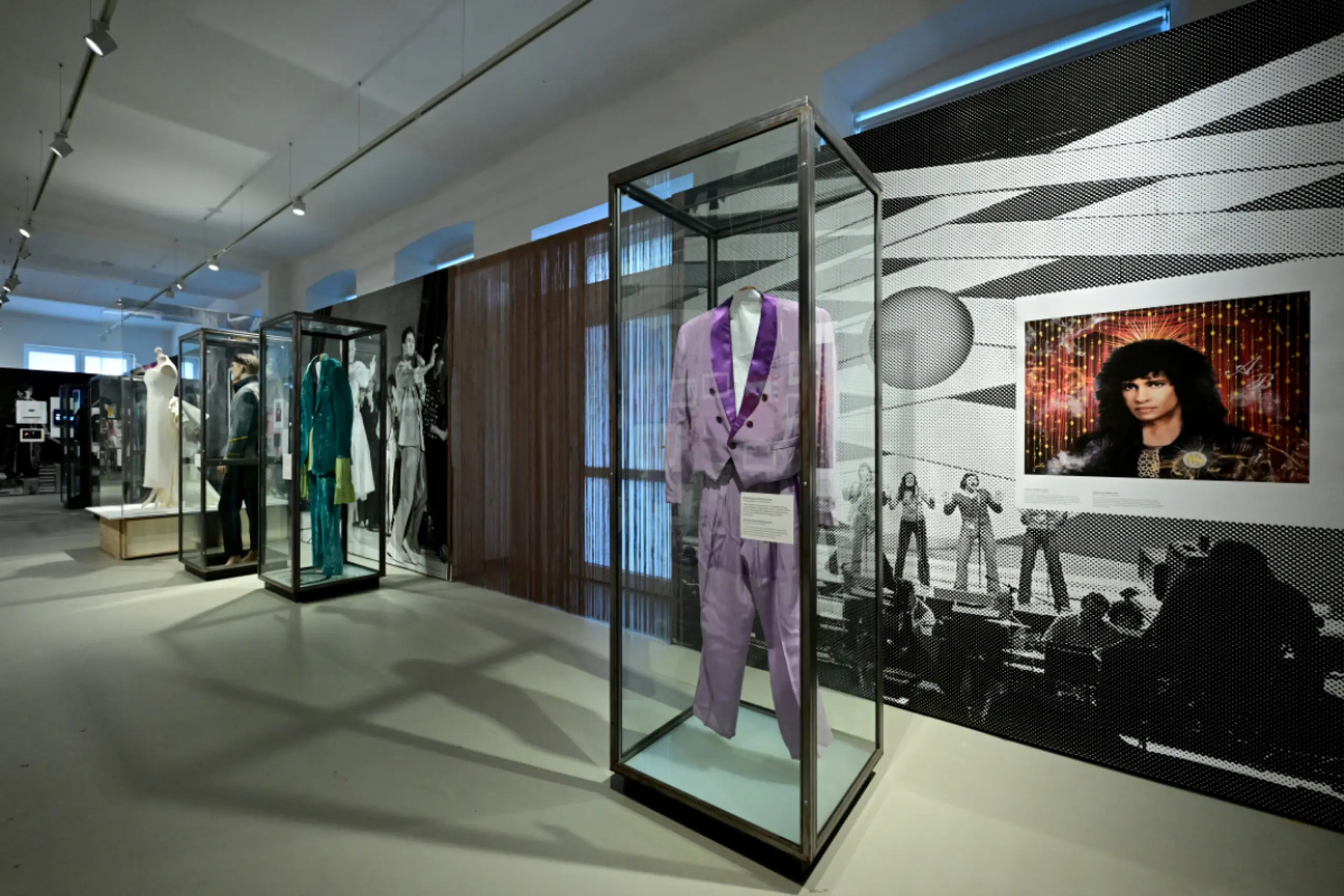 Der Fliederanzug ist auch ohne Thomas Forstner darin ein Hingucker