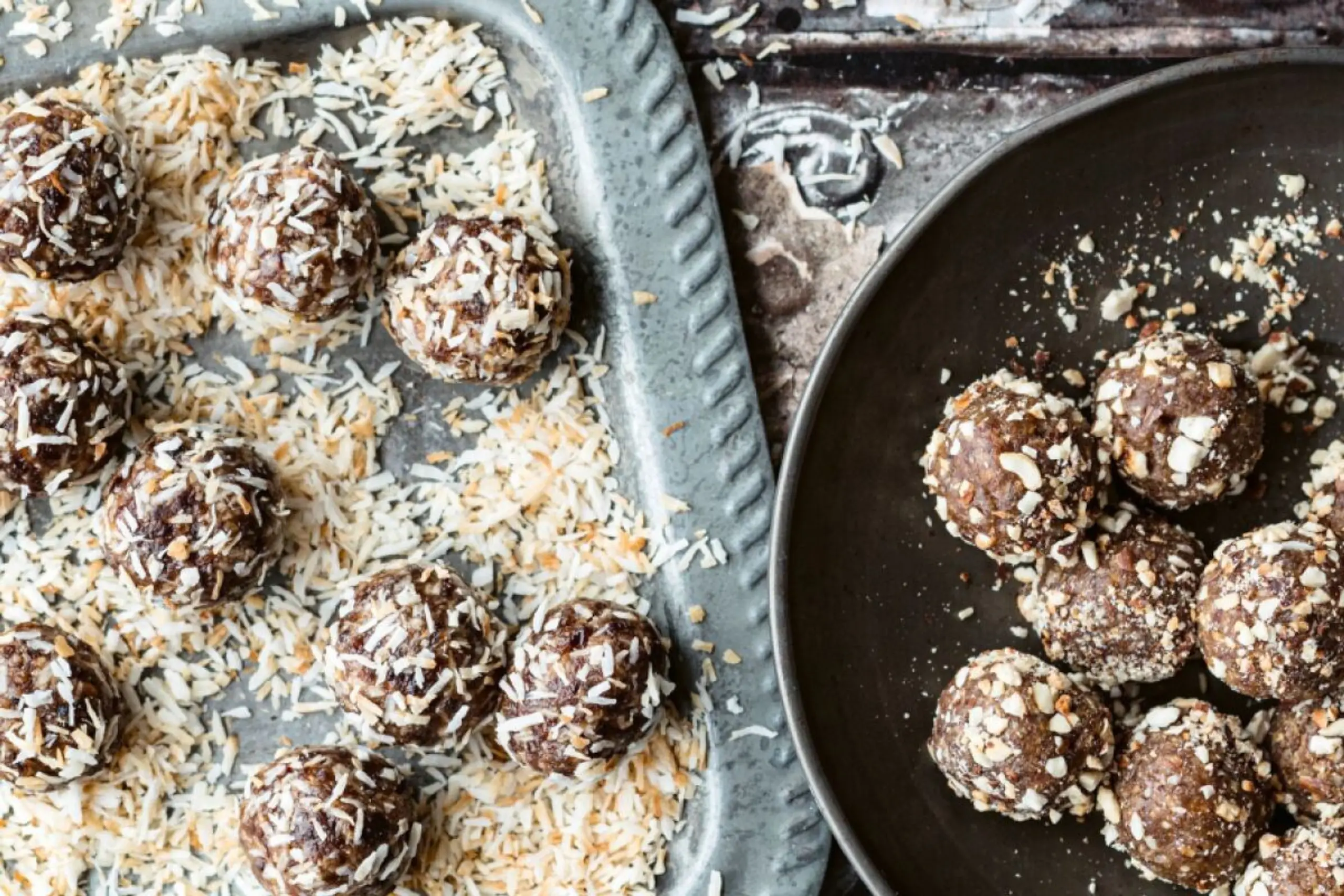 Die Dattel-Bällchen sind innerhalb von 15 Minuten fertig zum Naschen