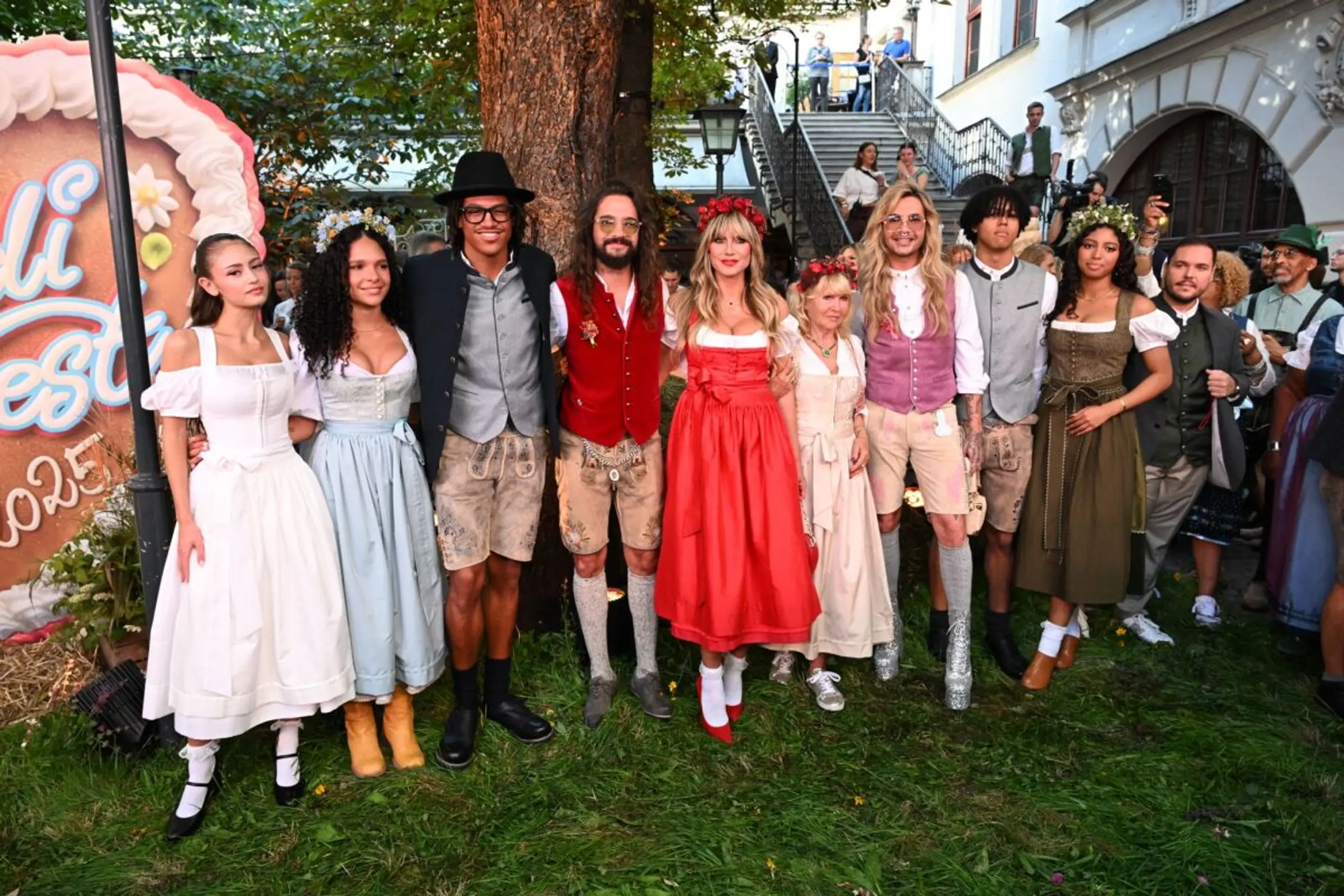 ++ ARCHIVBILD ++ Model hat einen guten Draht zu ihren Kindern