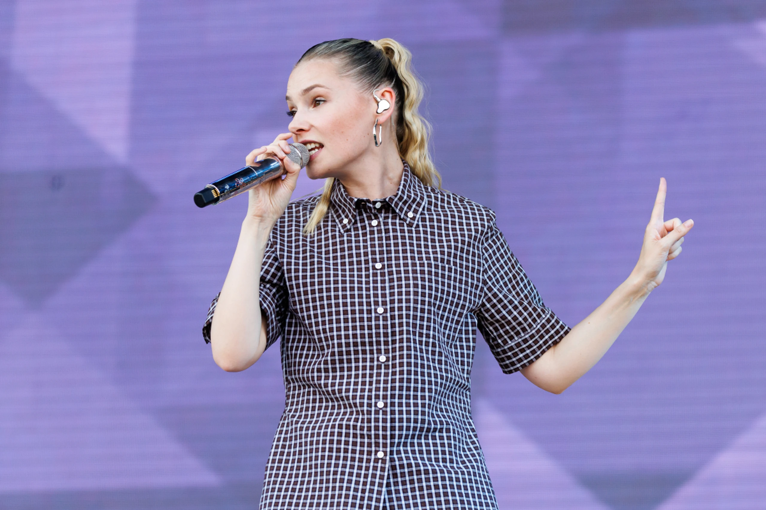 Esther Graf bei ihrem Auftritt 2025 am Wiener Donauinselfest