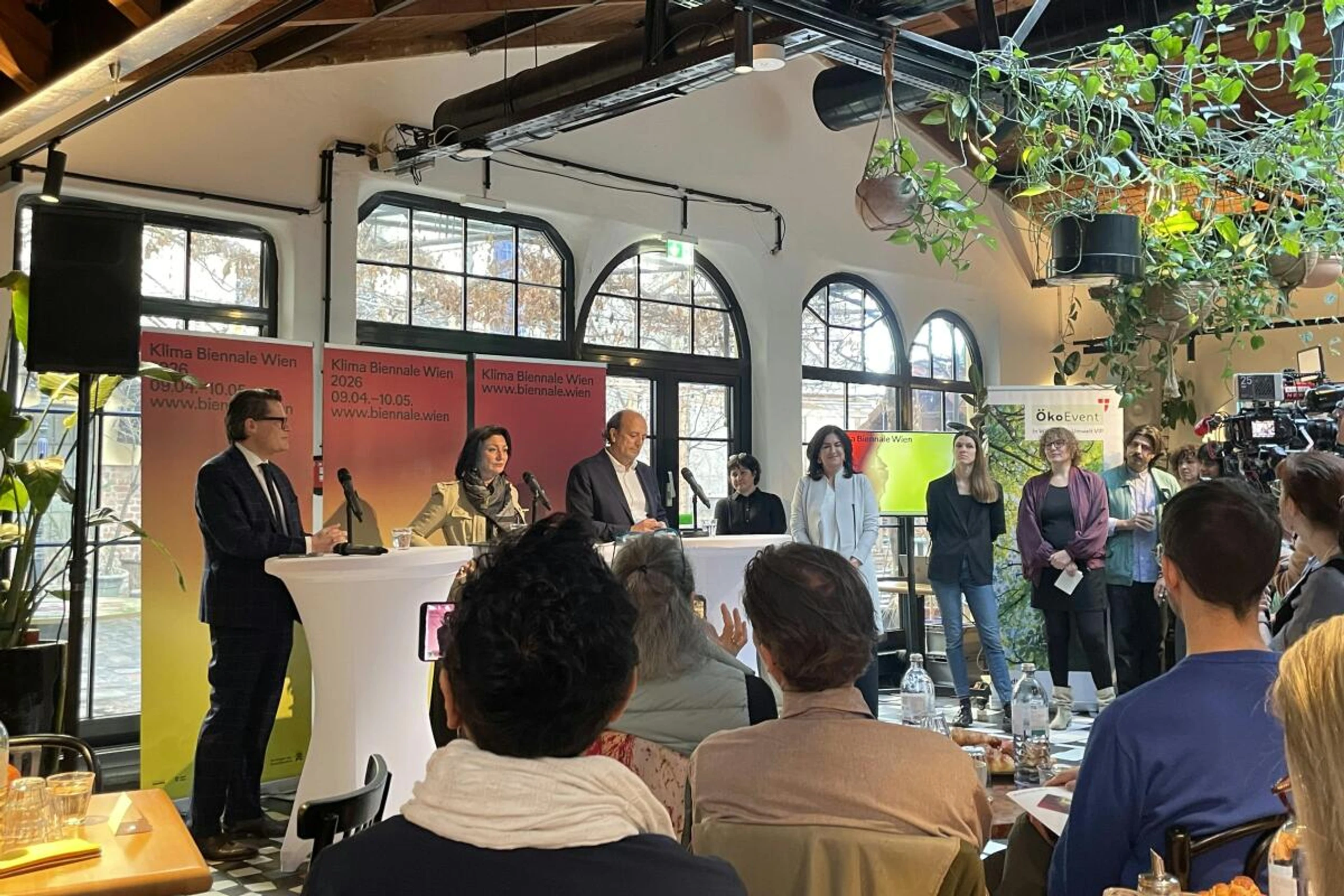 Fast im Grünen: Czernohorszky, Kaup-Hasler und Gara bei der Klima Biennale-PK