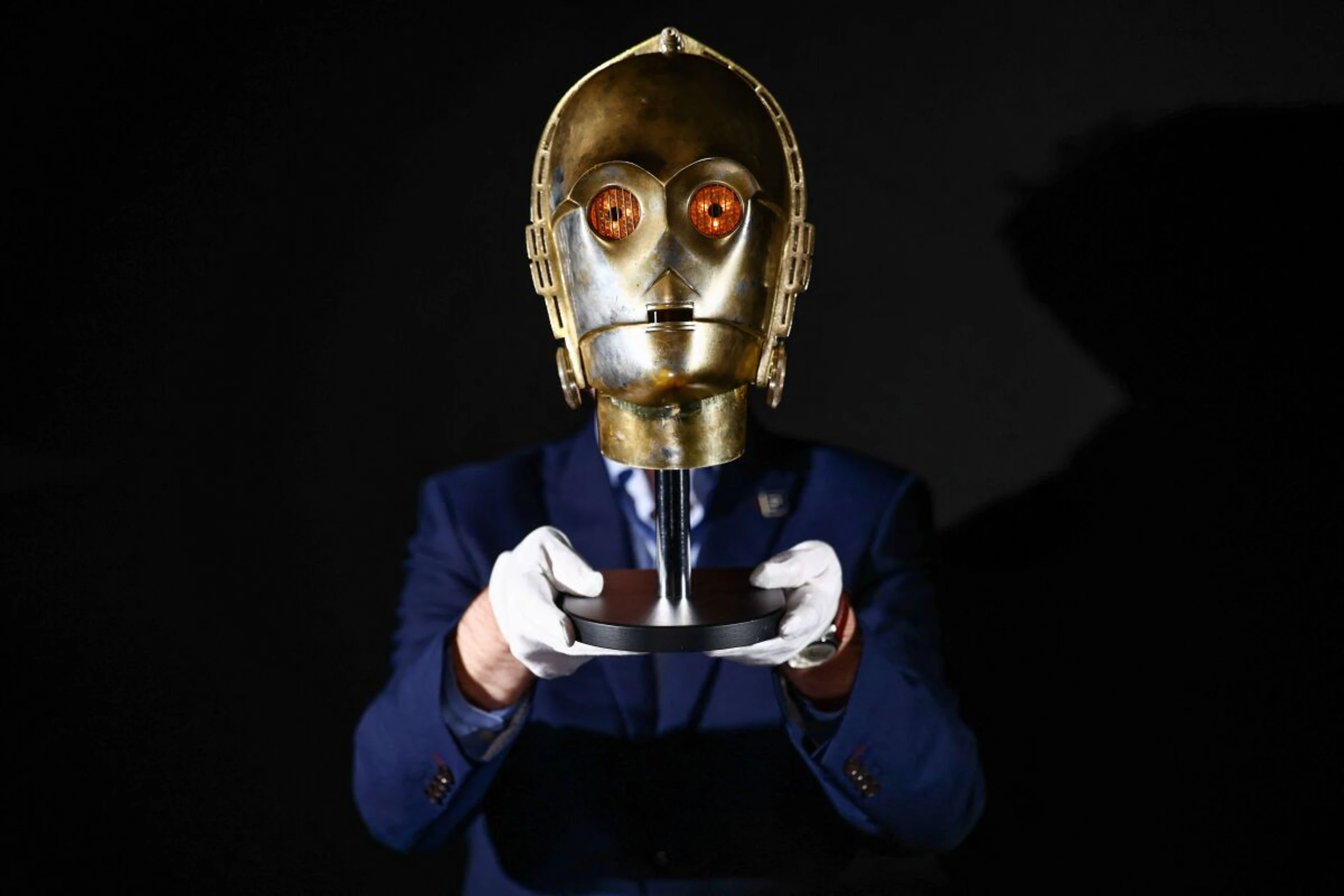 Leuchtender C-3PO zählt zu den Top-Objekten der Auktion