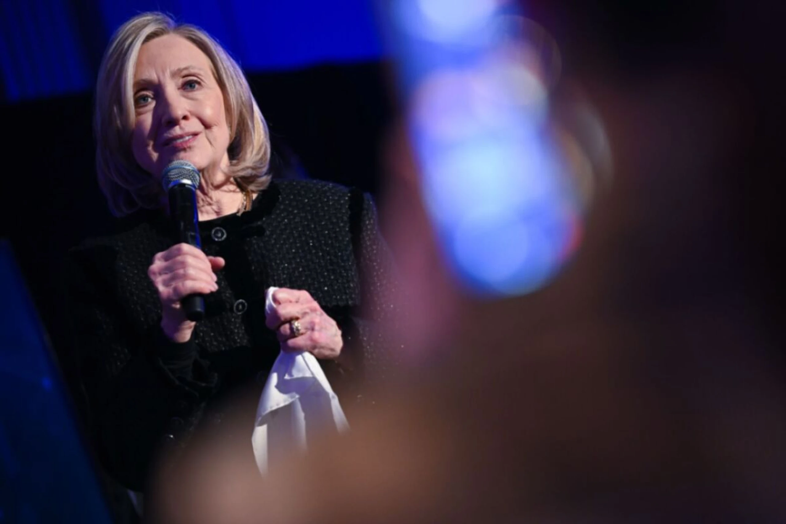 ++ ARCHIVBILD ++ Hillary Clinton sagt zu Epstein-Affäre aus