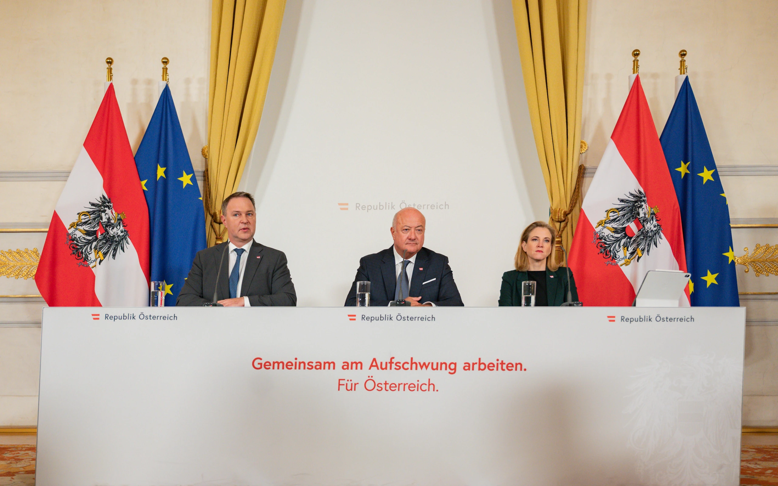 Ein Jahr Schwarz-Rot-Pink: Dreierkoalition stellt sich selbst gutes Zeugnis aus