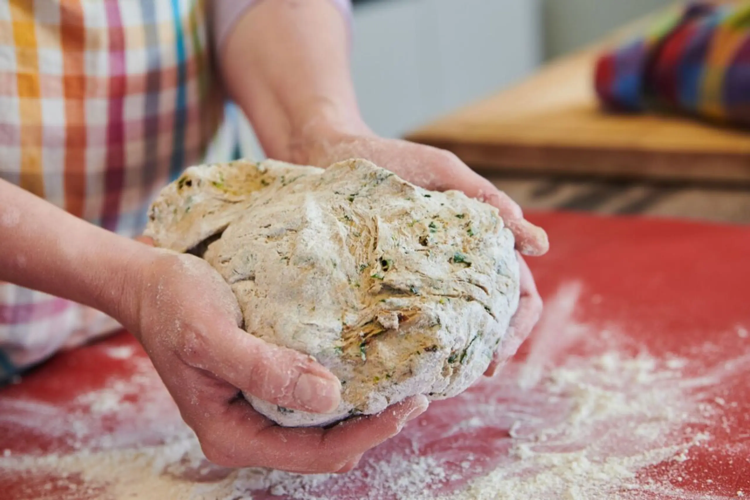 ++ ARCHIVBILD ++ Das Abschlagen sorgt für eine bessere Verbindung von Zutaten