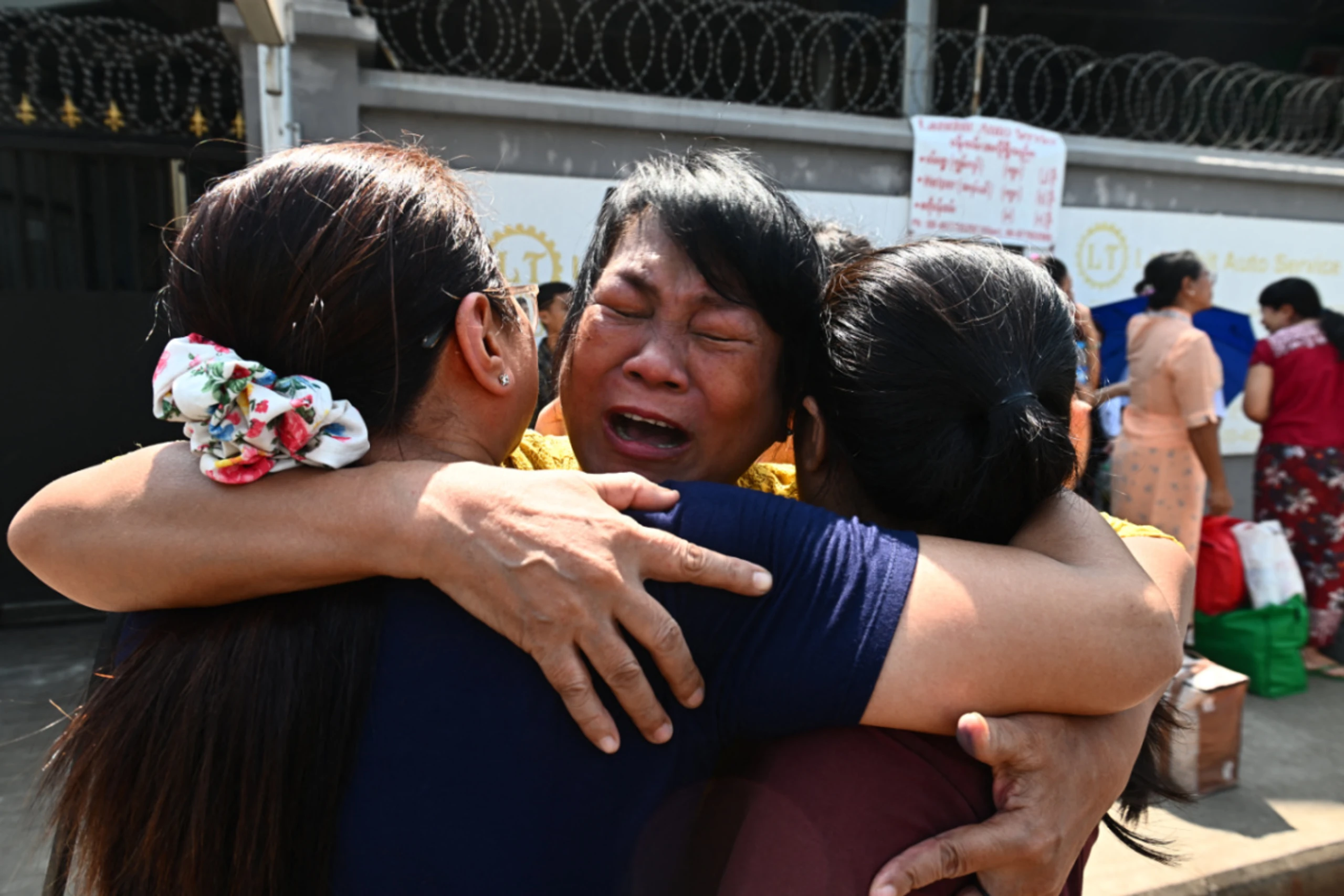 Angehörige freuen sich über die Freilassung ihrer Familienmitglieder
