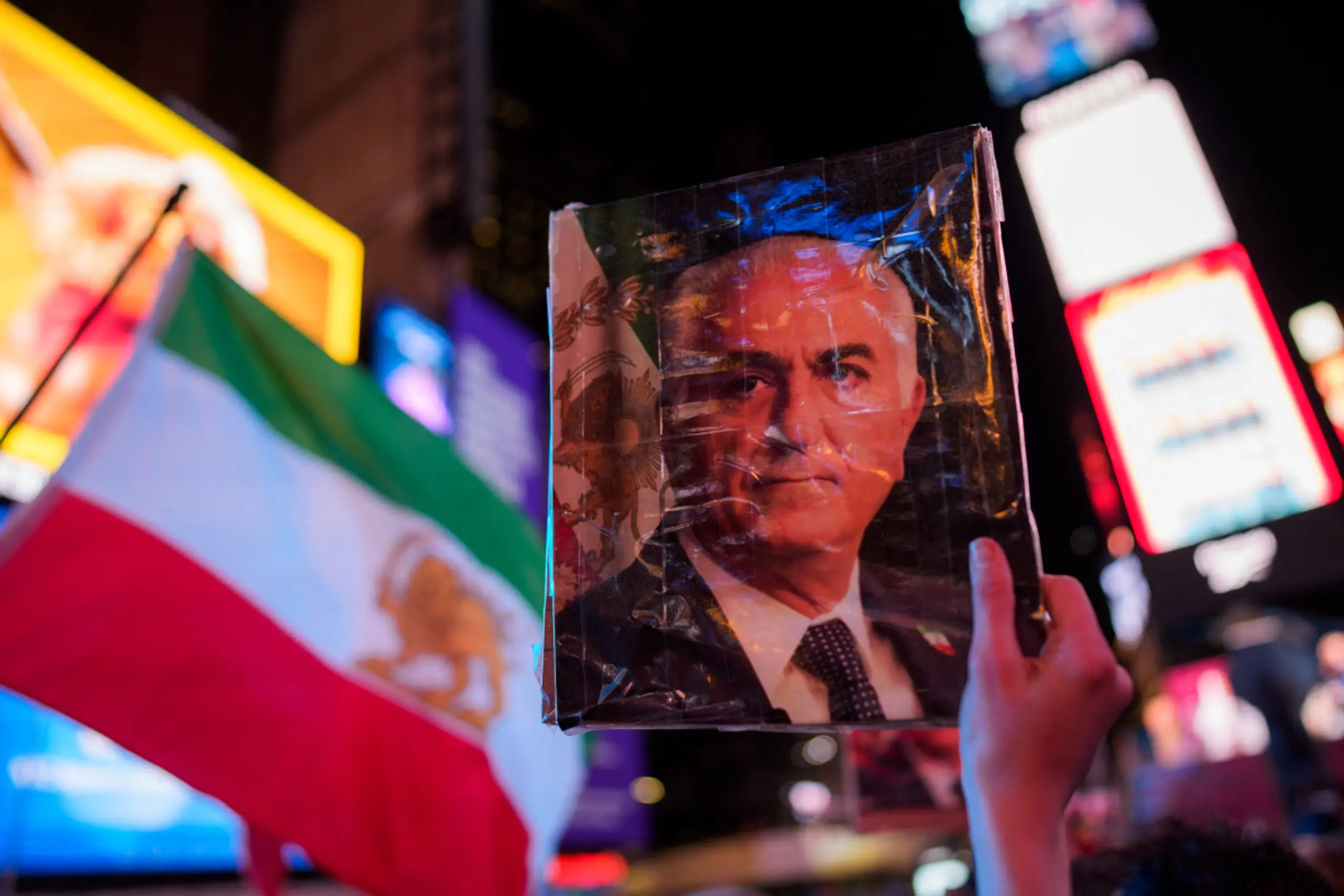 Bild von Shah-Sohn Pahlavi bei Iran-Demonstration in New York
