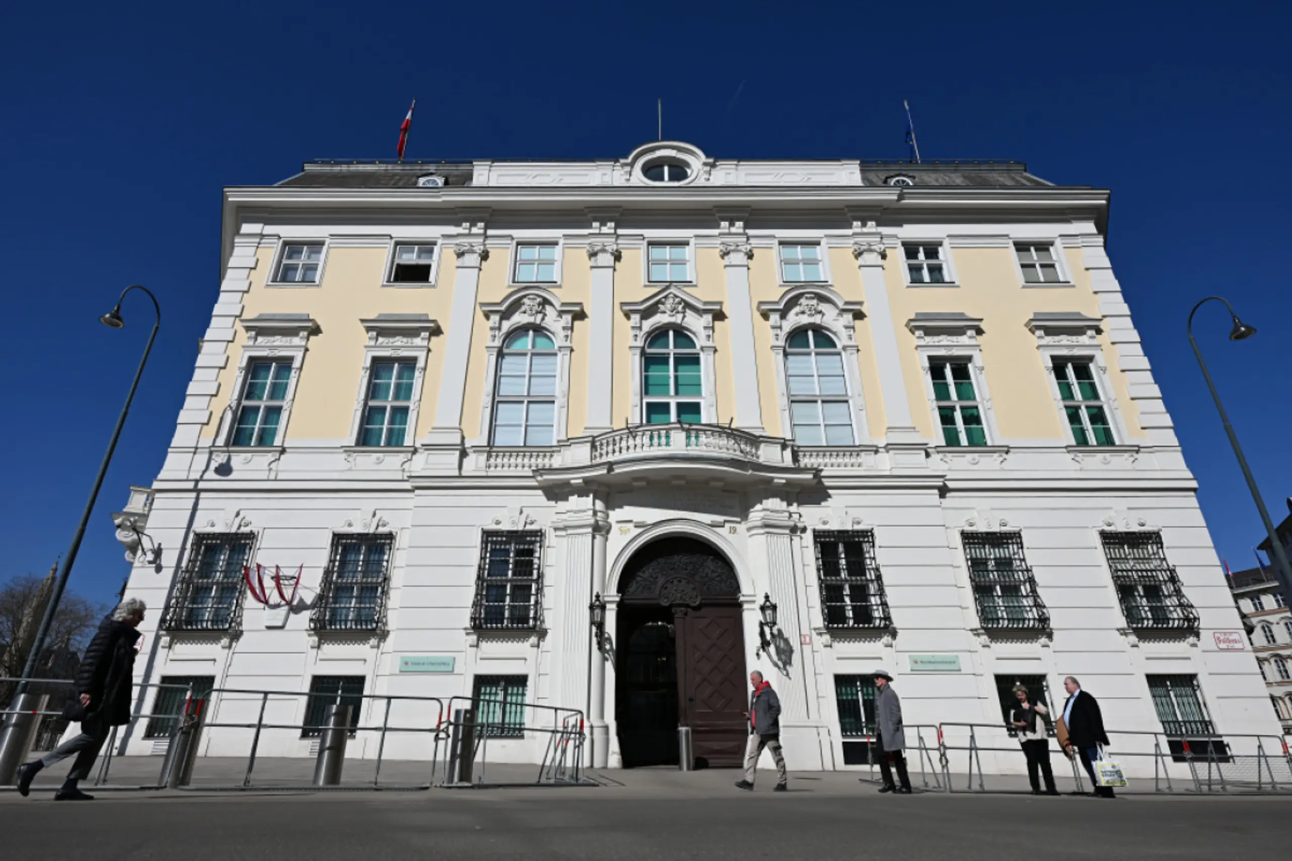 Krisensitzungen wegen des Iran-Kriegs im Bundeskanzlermz