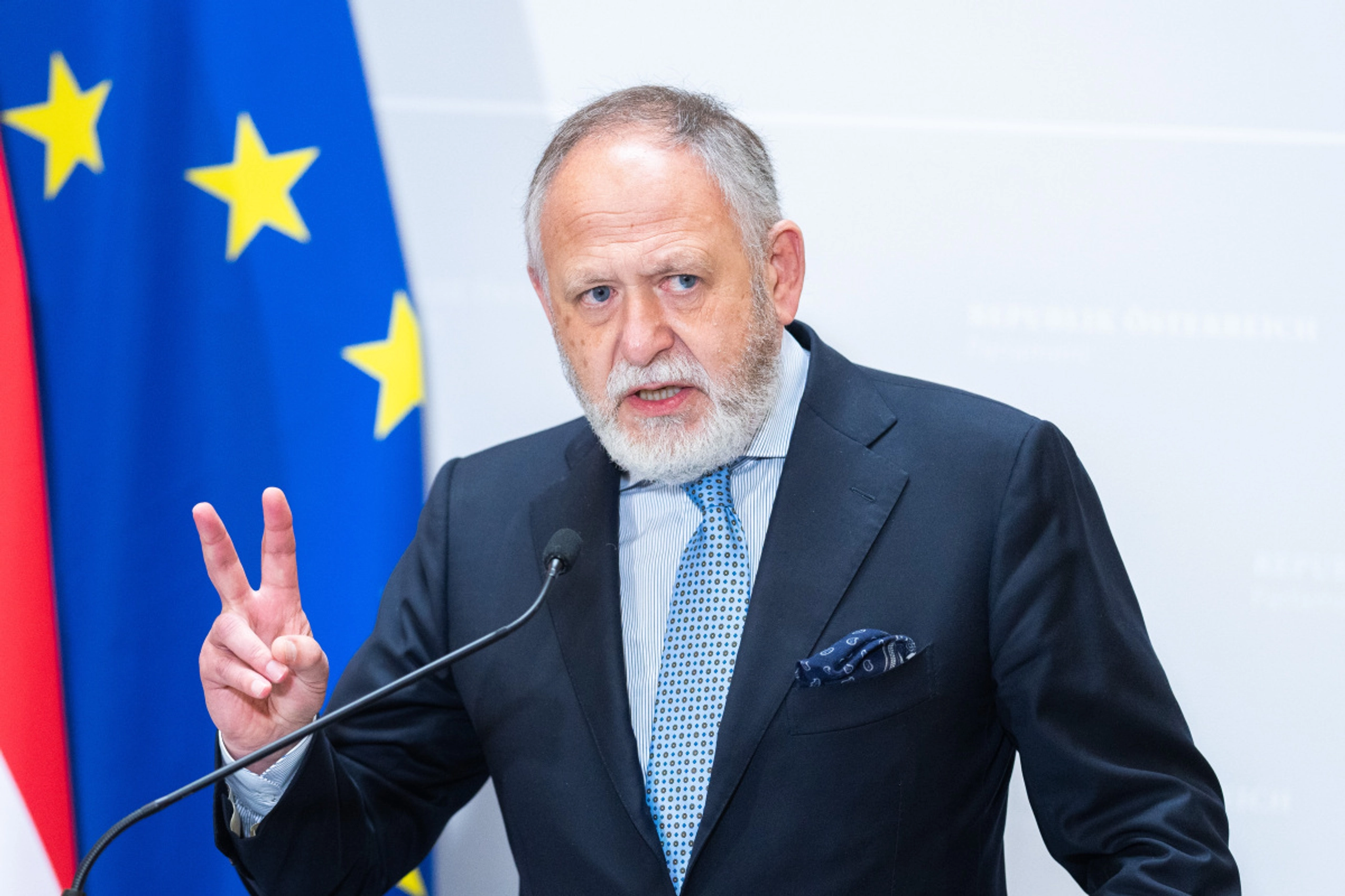 Christoph Zielinski: Spitzenmediziner und Romanautor