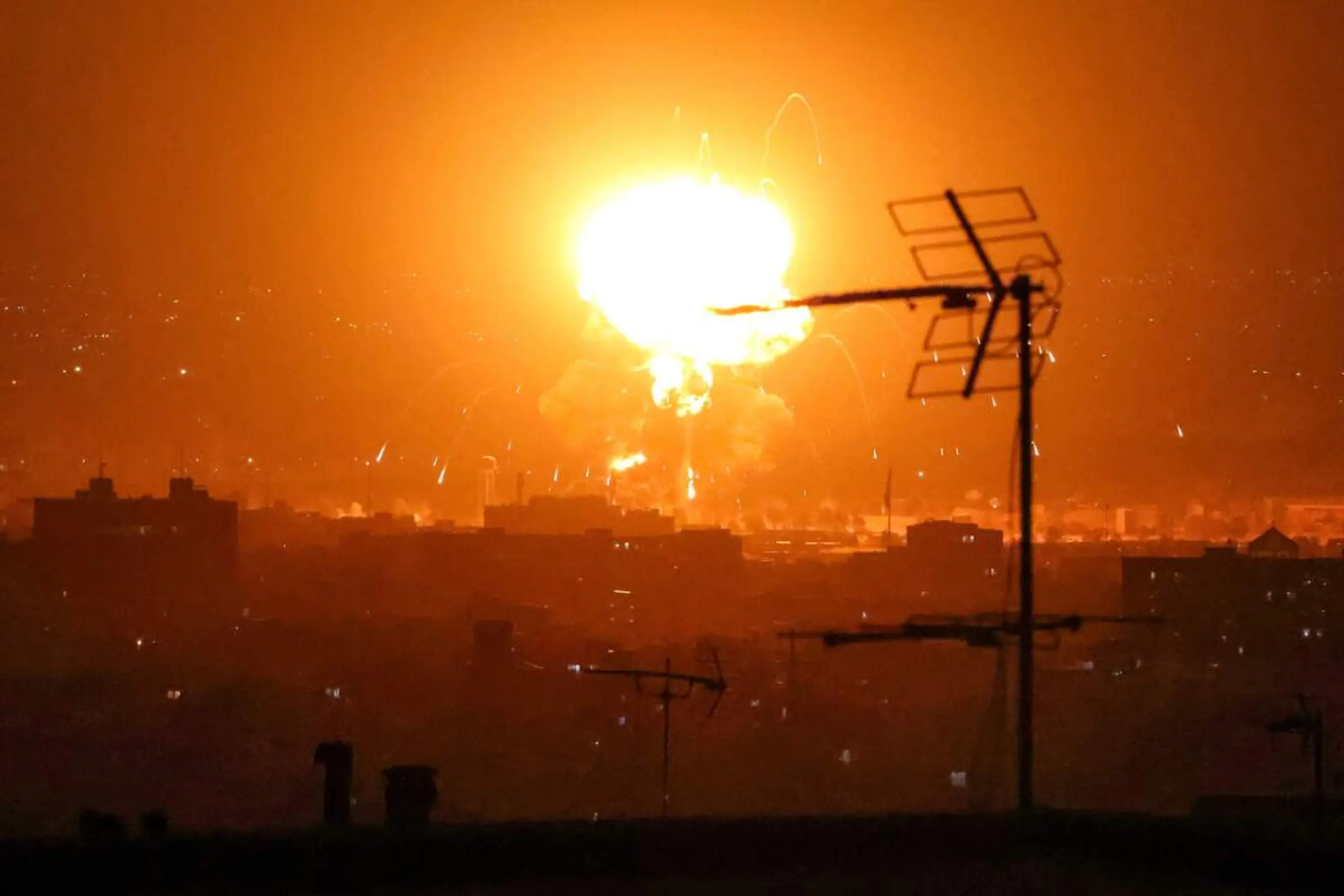 Feuerball über Teheran