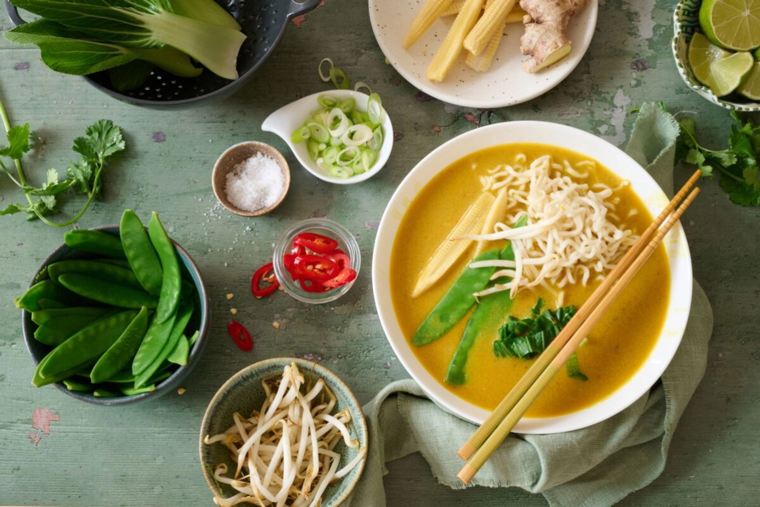Diese thailändische Gemüsesuppe bringt Urlaubsgefühle auf den Teller