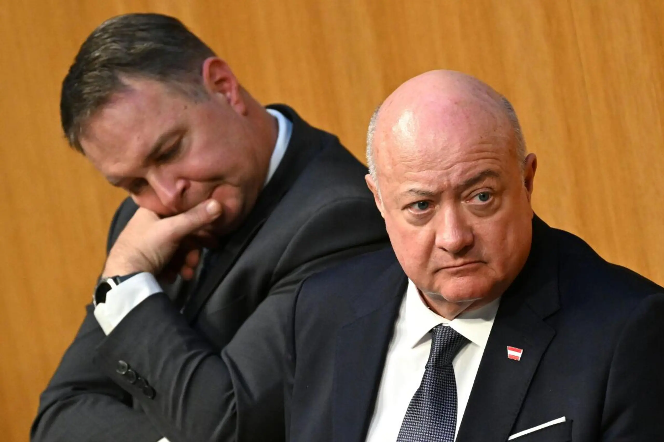 Vizekanzler Babler (li.) und Bundeskanzler Stocker noch nicht einig