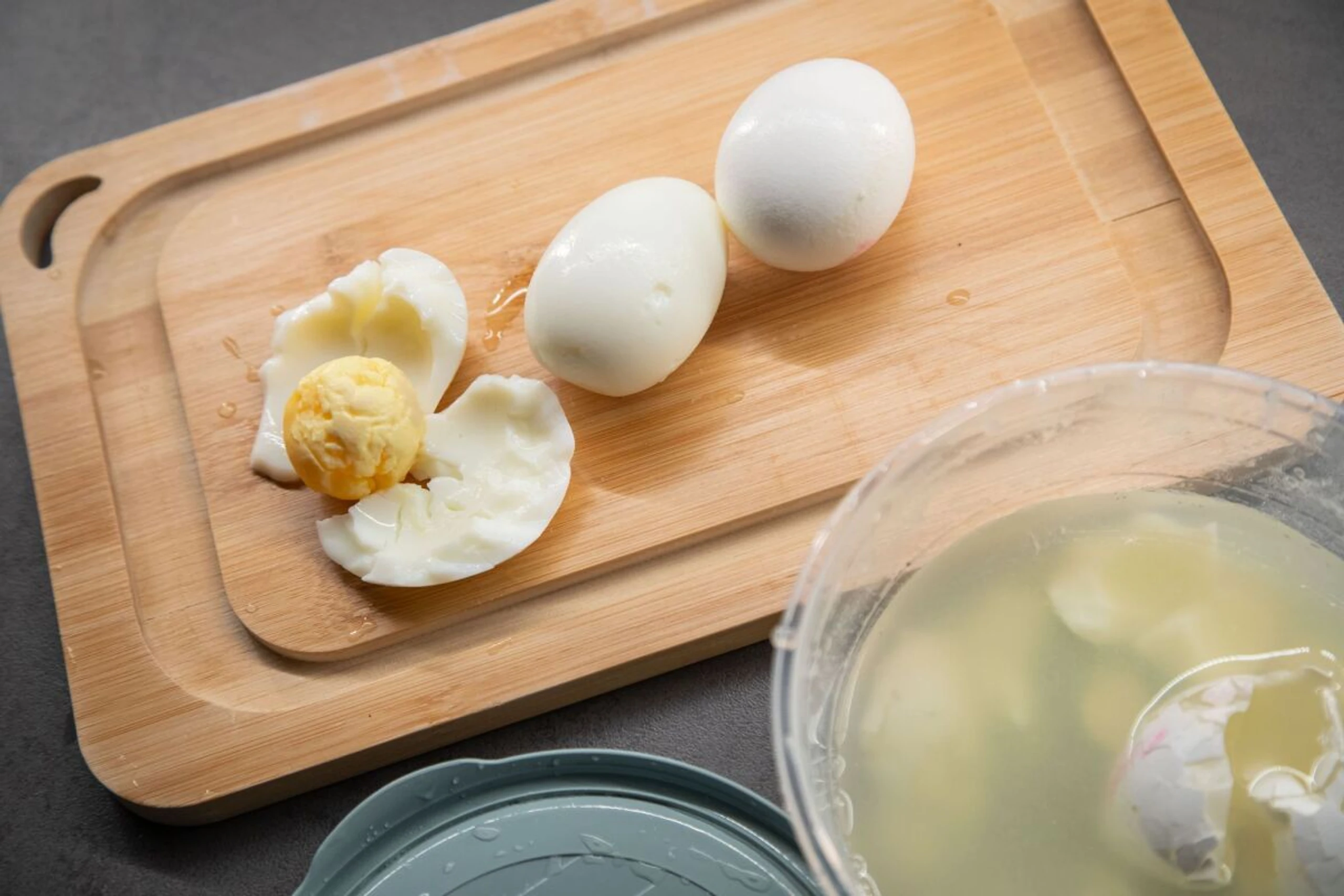 Oster-Trick: Eier schneller schälen durch Schüttel-Trick?