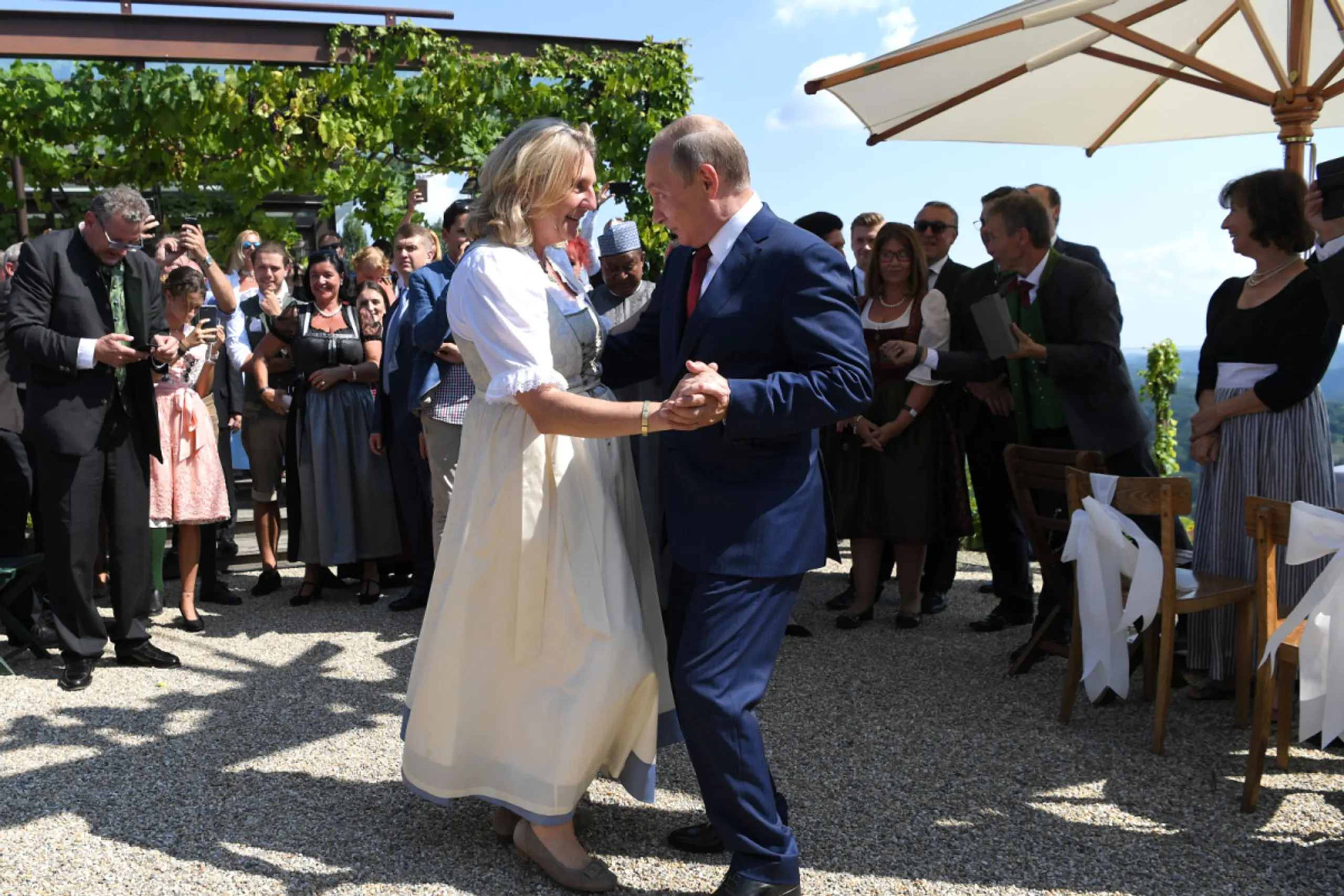 Kneissl Tanz mit Putin machte international Schlagzeilen