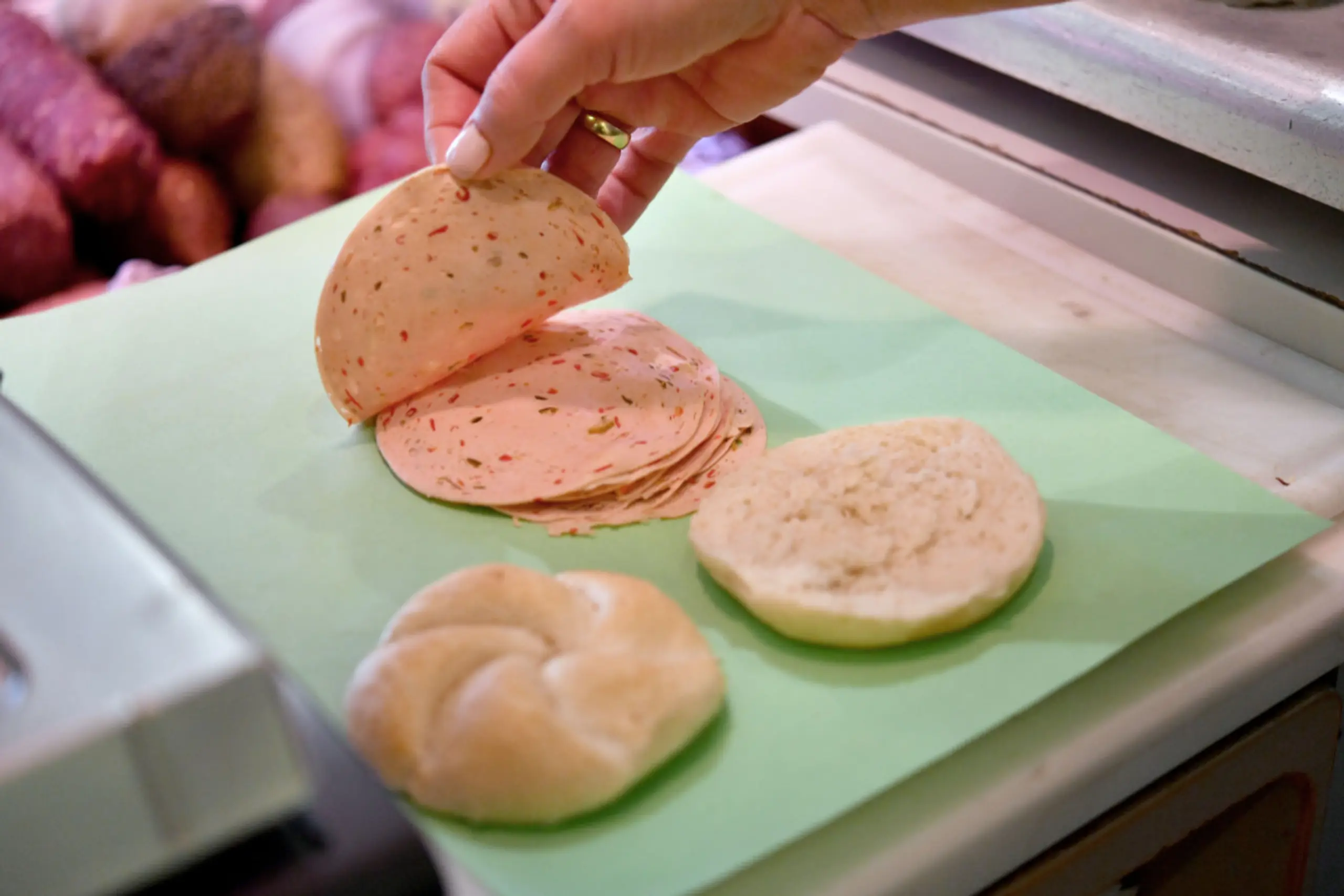 Vegane Alternativen sollen wie Extra- oder Pikantwurst schmecken.