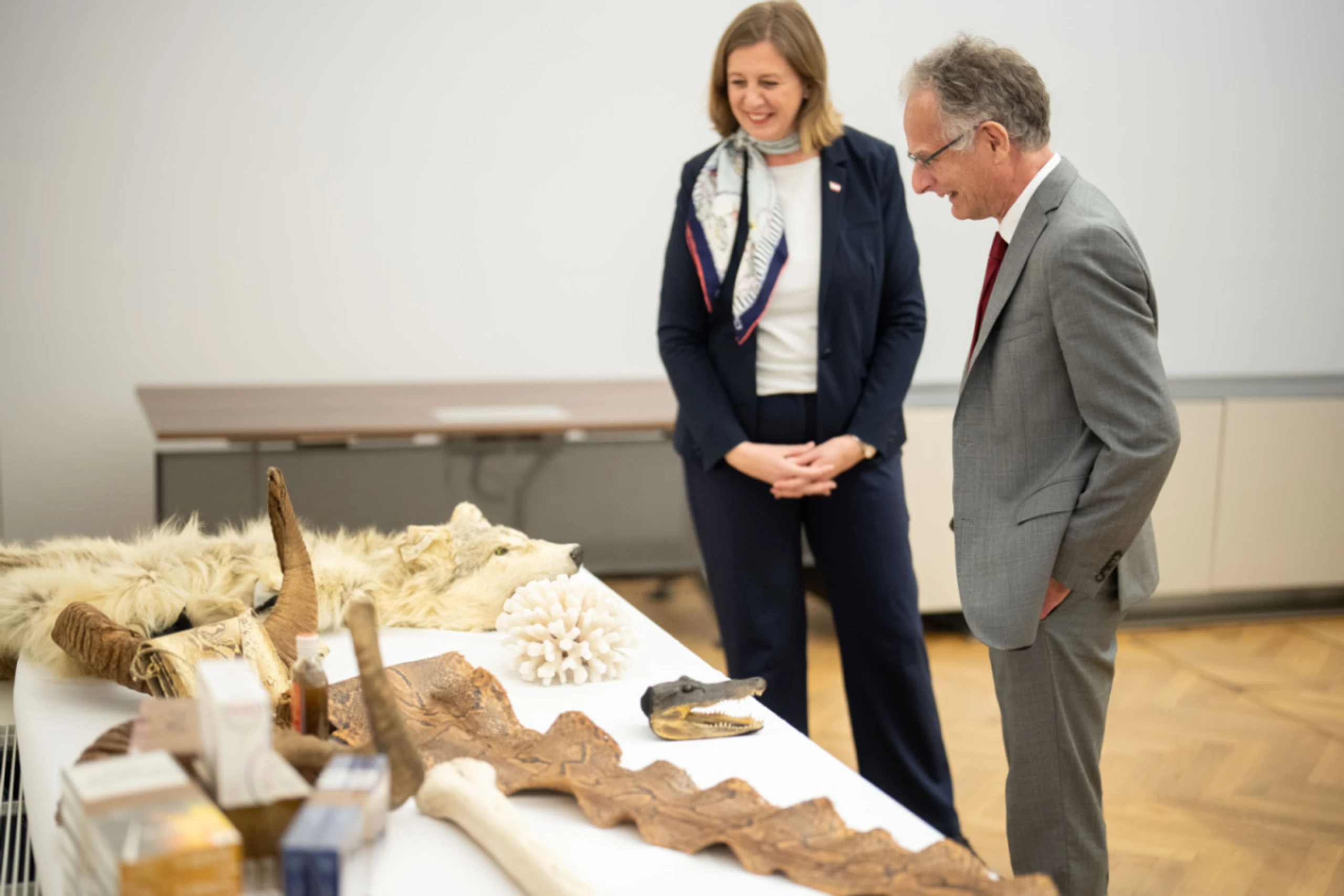 Zoll beschlagnahmte auch diverse Waren aus artengeschützten Tieren