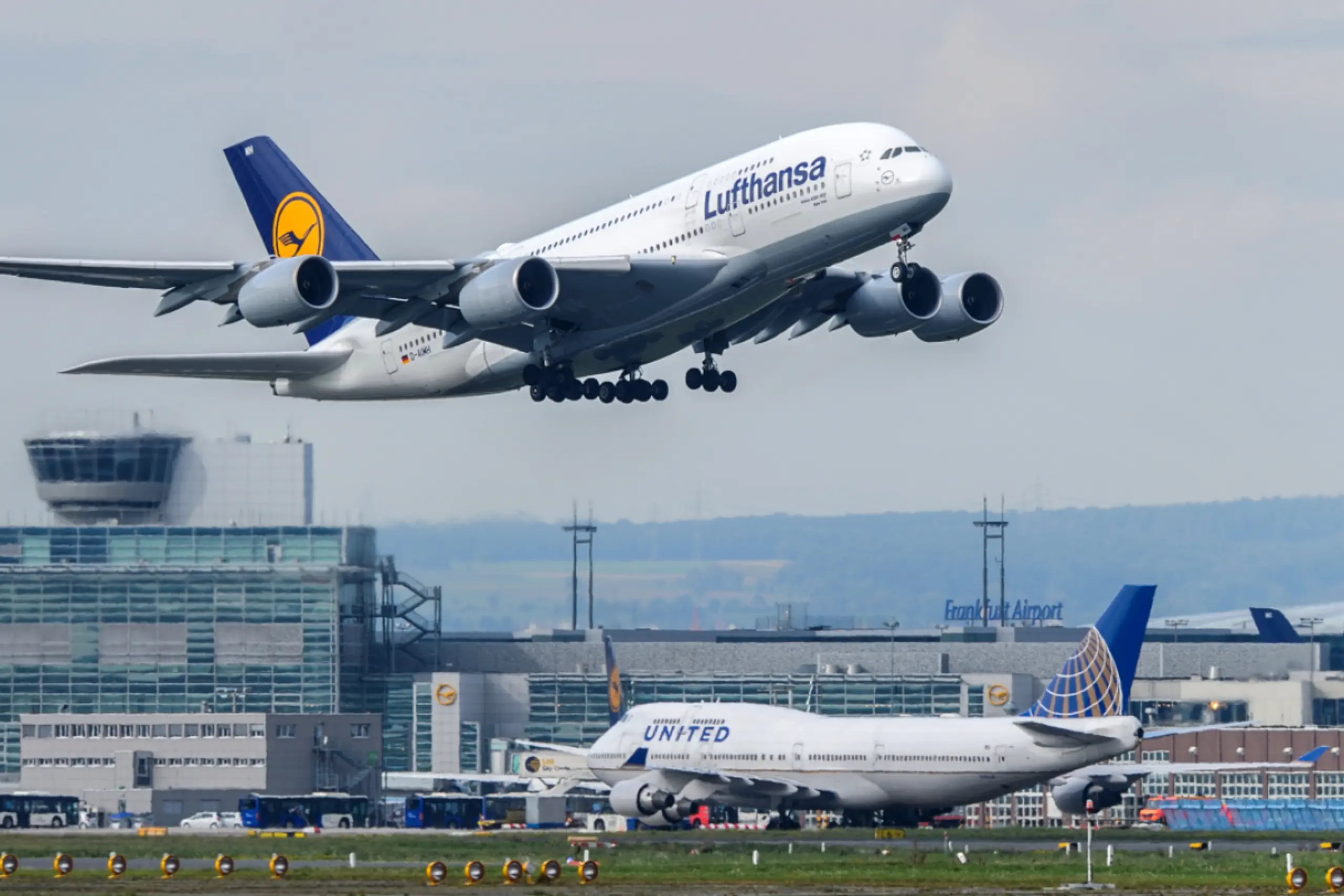 Zahl der Passagiere 2025 erstmals über Vor-Pandemie-Wert