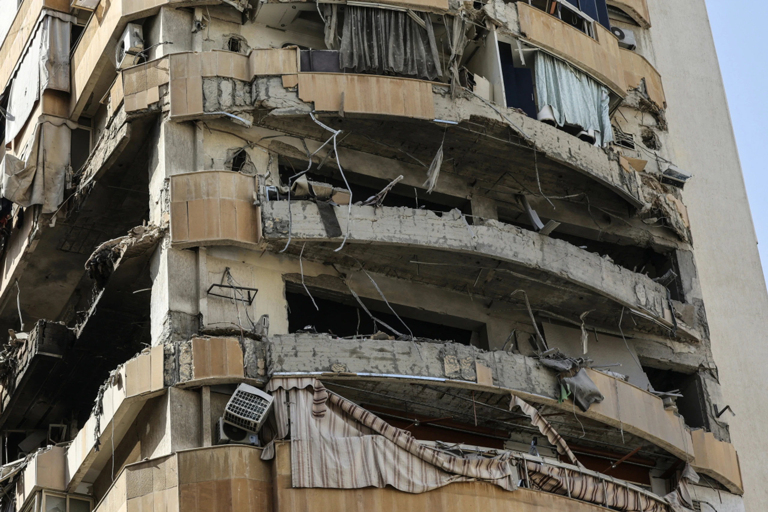 Ein Hochhaus in Beirut wurde von israelischen Bomben getroffen